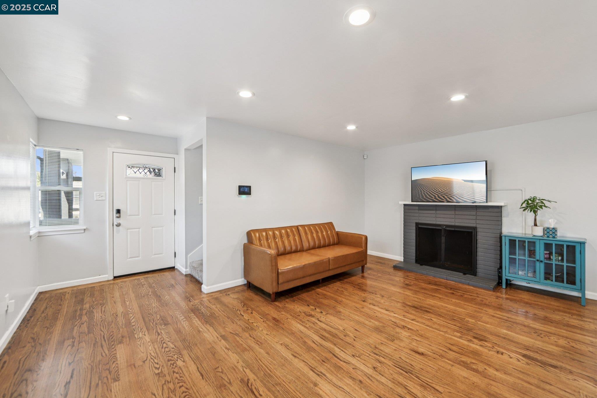 Detail Gallery Image 4 of 41 For 2110 Hellings Avenue, Richmond,  CA 94801 - 3 Beds | 2 Baths