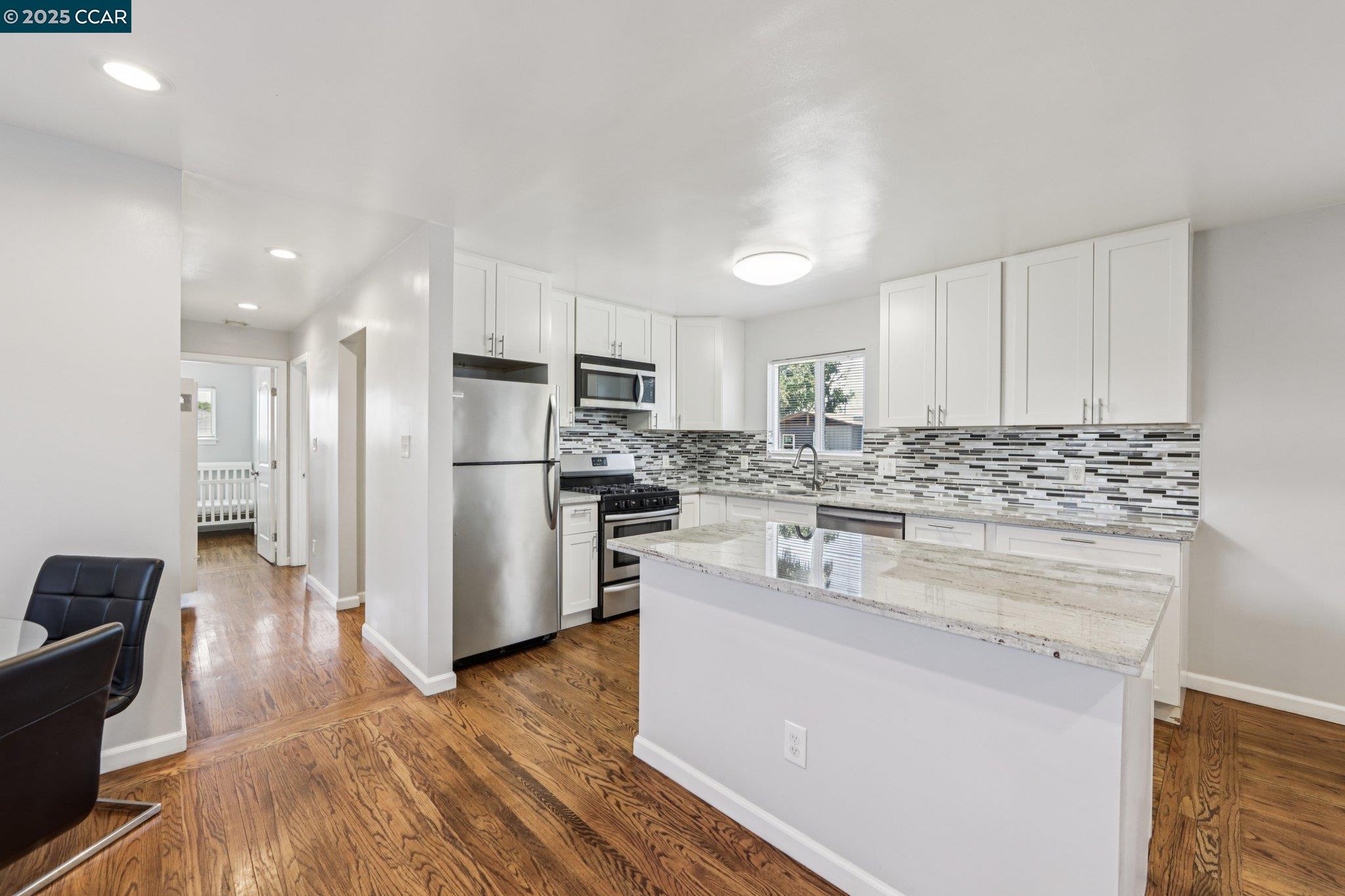 Detail Gallery Image 9 of 41 For 2110 Hellings Avenue, Richmond,  CA 94801 - 3 Beds | 2 Baths