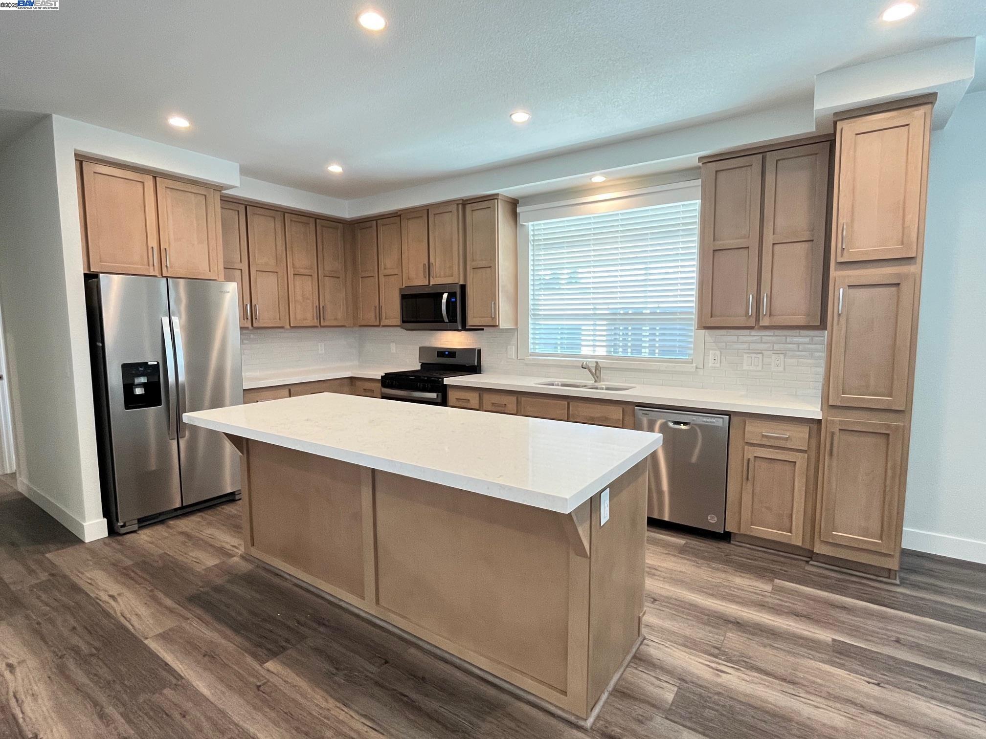 Detail Gallery Image 2 of 26 For 28882 Miranda St., Hayward,  CA 94544 - 3 Beds | 2 Baths