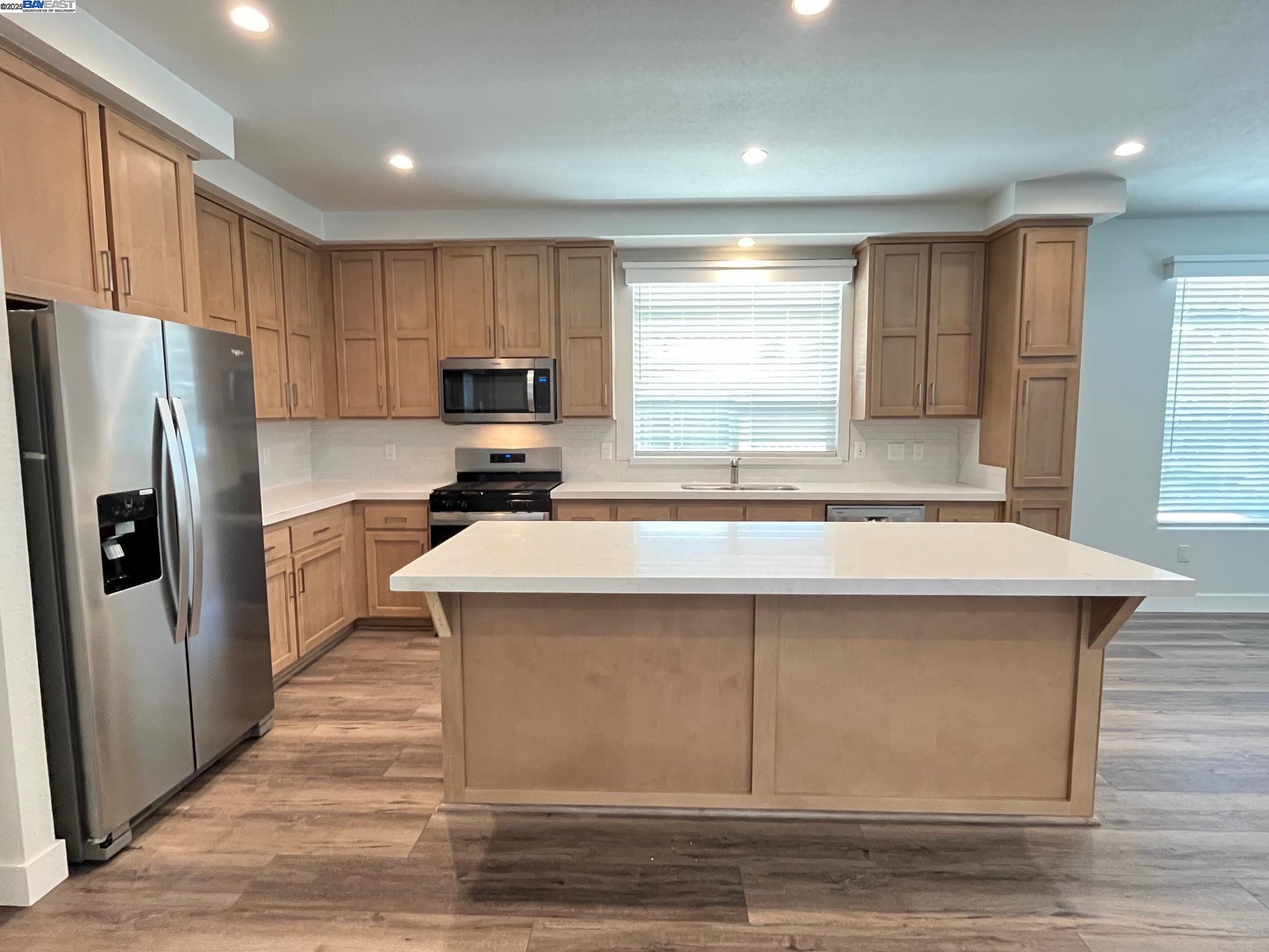 Detail Gallery Image 3 of 27 For 28882 Miranda St., Hayward,  CA 94544 - 3 Beds | 2 Baths