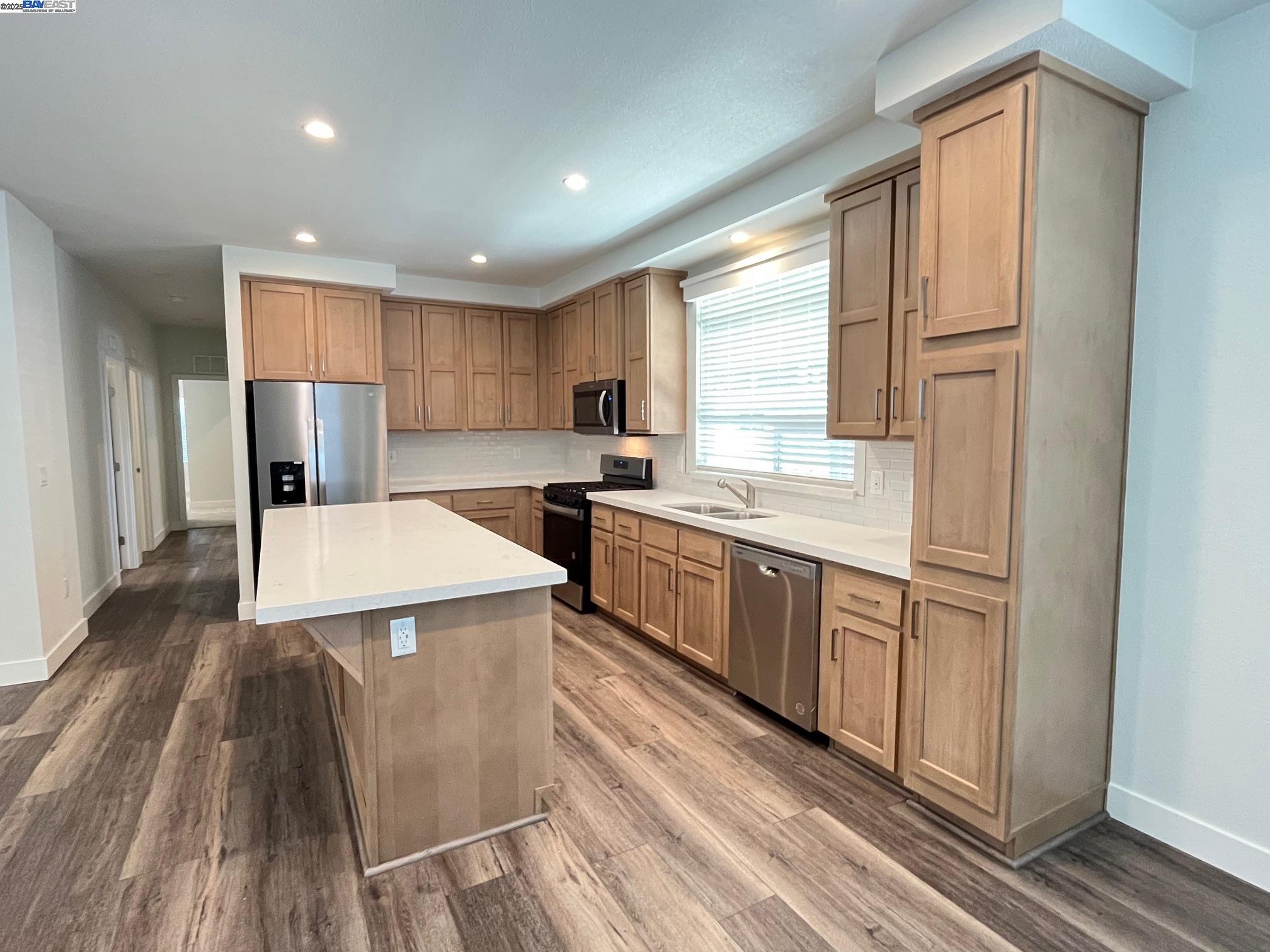 Detail Gallery Image 4 of 27 For 28882 Miranda St., Hayward,  CA 94544 - 3 Beds | 2 Baths