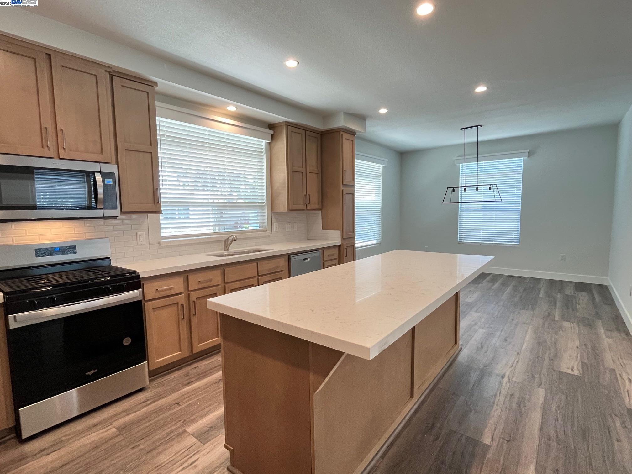 Detail Gallery Image 5 of 26 For 28882 Miranda St., Hayward,  CA 94544 - 3 Beds | 2 Baths