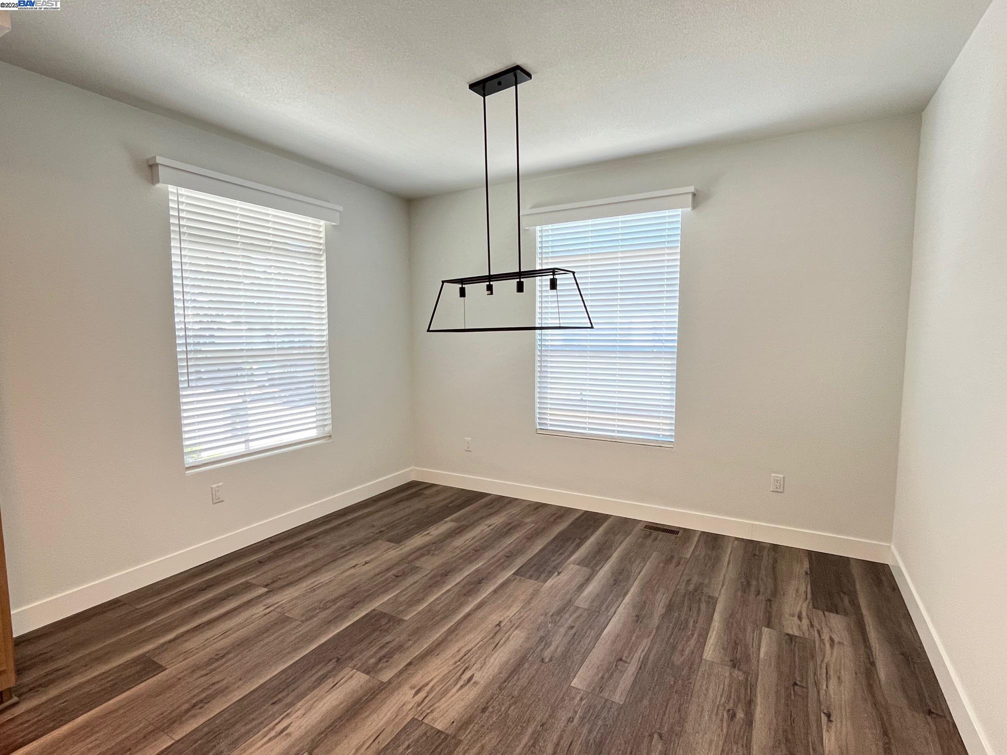 Detail Gallery Image 8 of 26 For 28882 Miranda St., Hayward,  CA 94544 - 3 Beds | 2 Baths