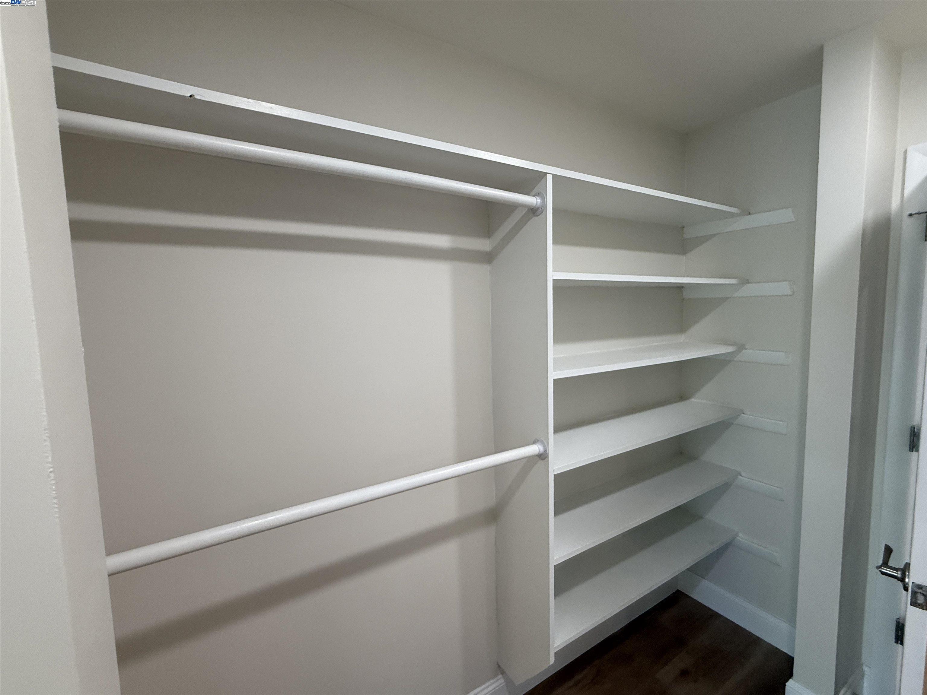Detail Gallery Image 11 of 37 For 174 Town and Country Dr, Danville,  CA 94526 - 5 Beds | 2/1 Baths