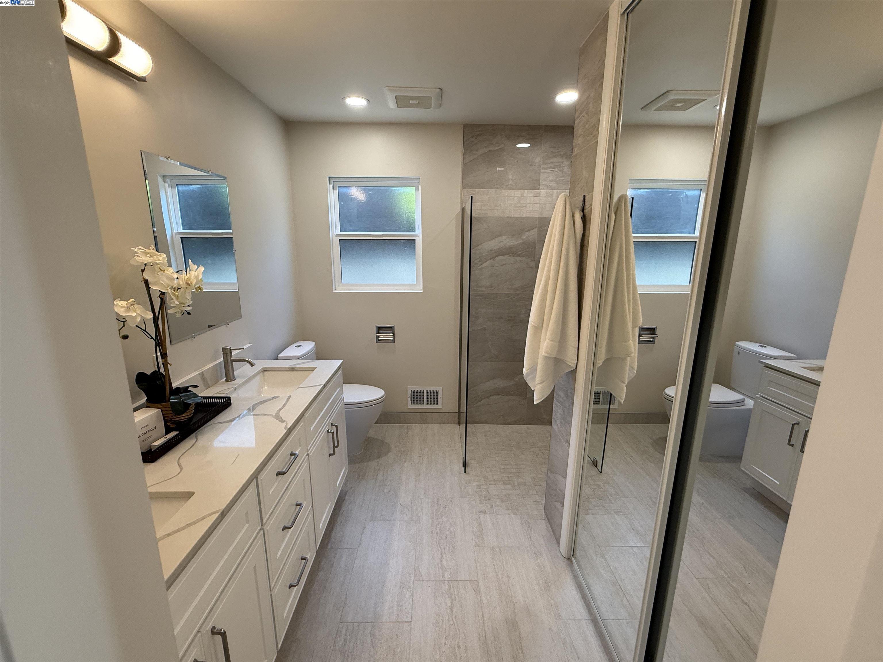 Detail Gallery Image 12 of 37 For 174 Town and Country Dr, Danville,  CA 94526 - 5 Beds | 2/1 Baths