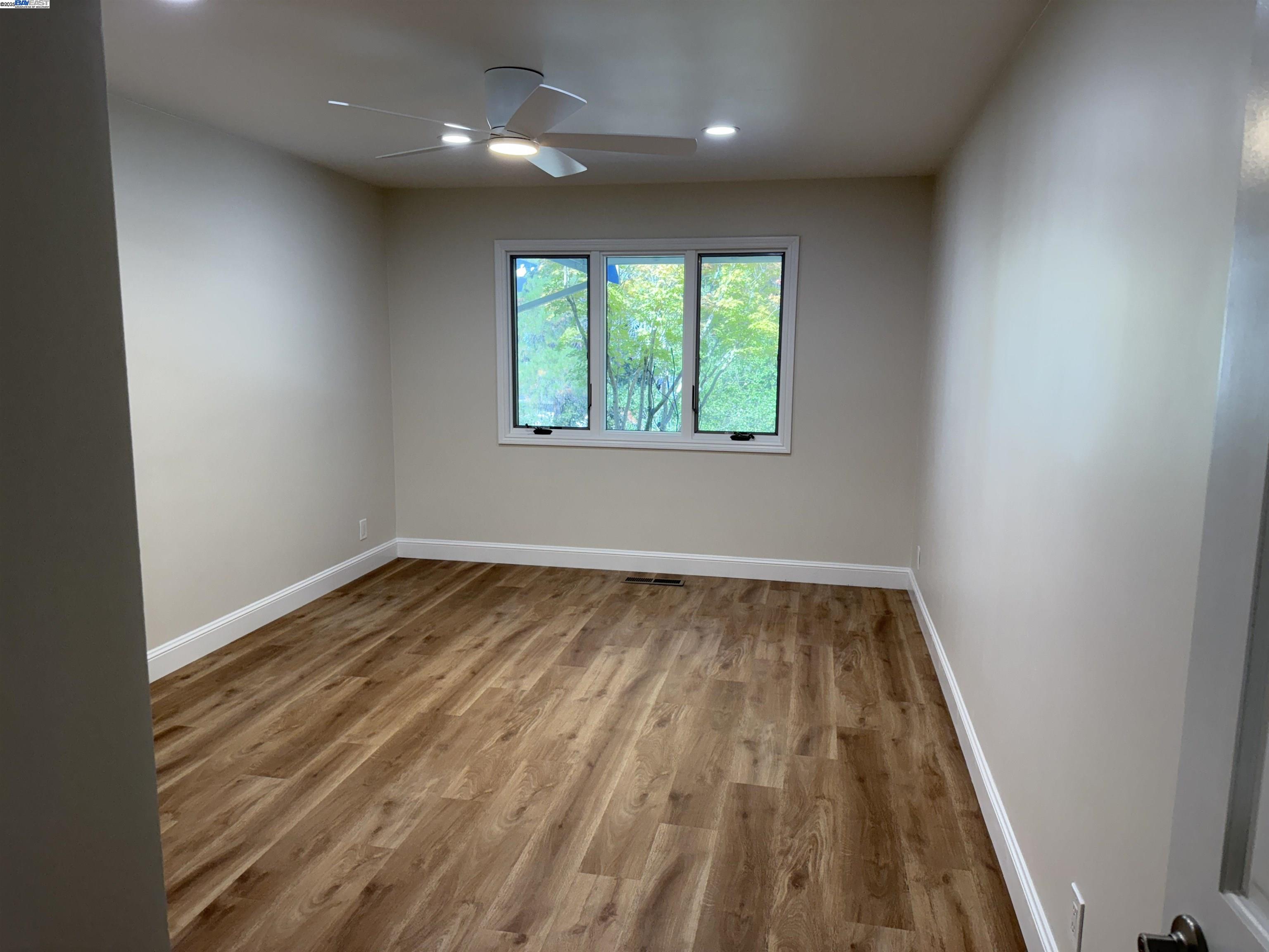 Detail Gallery Image 14 of 37 For 174 Town and Country Dr, Danville,  CA 94526 - 5 Beds | 2/1 Baths