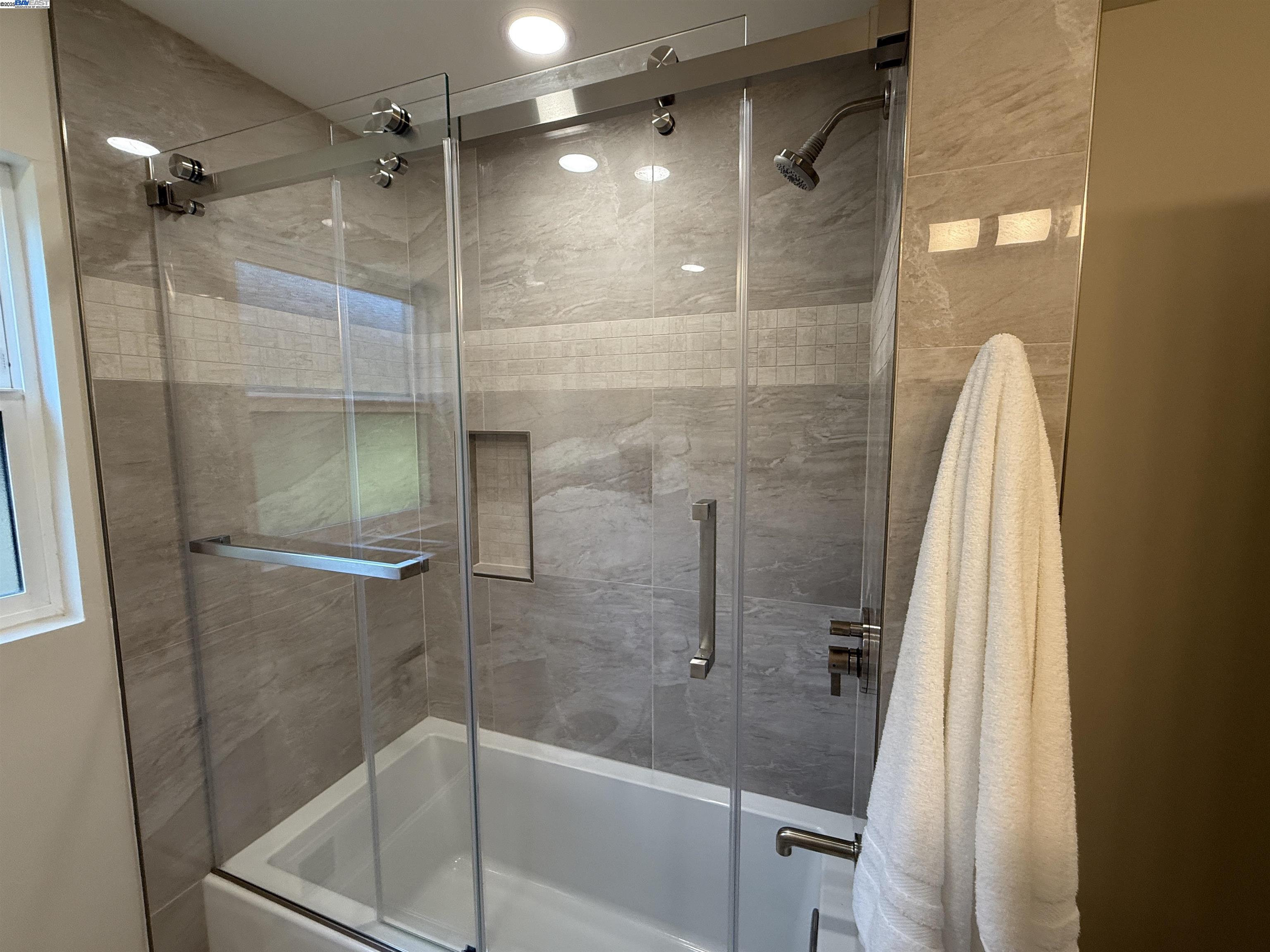 Detail Gallery Image 15 of 37 For 174 Town and Country Dr, Danville,  CA 94526 - 5 Beds | 2/1 Baths