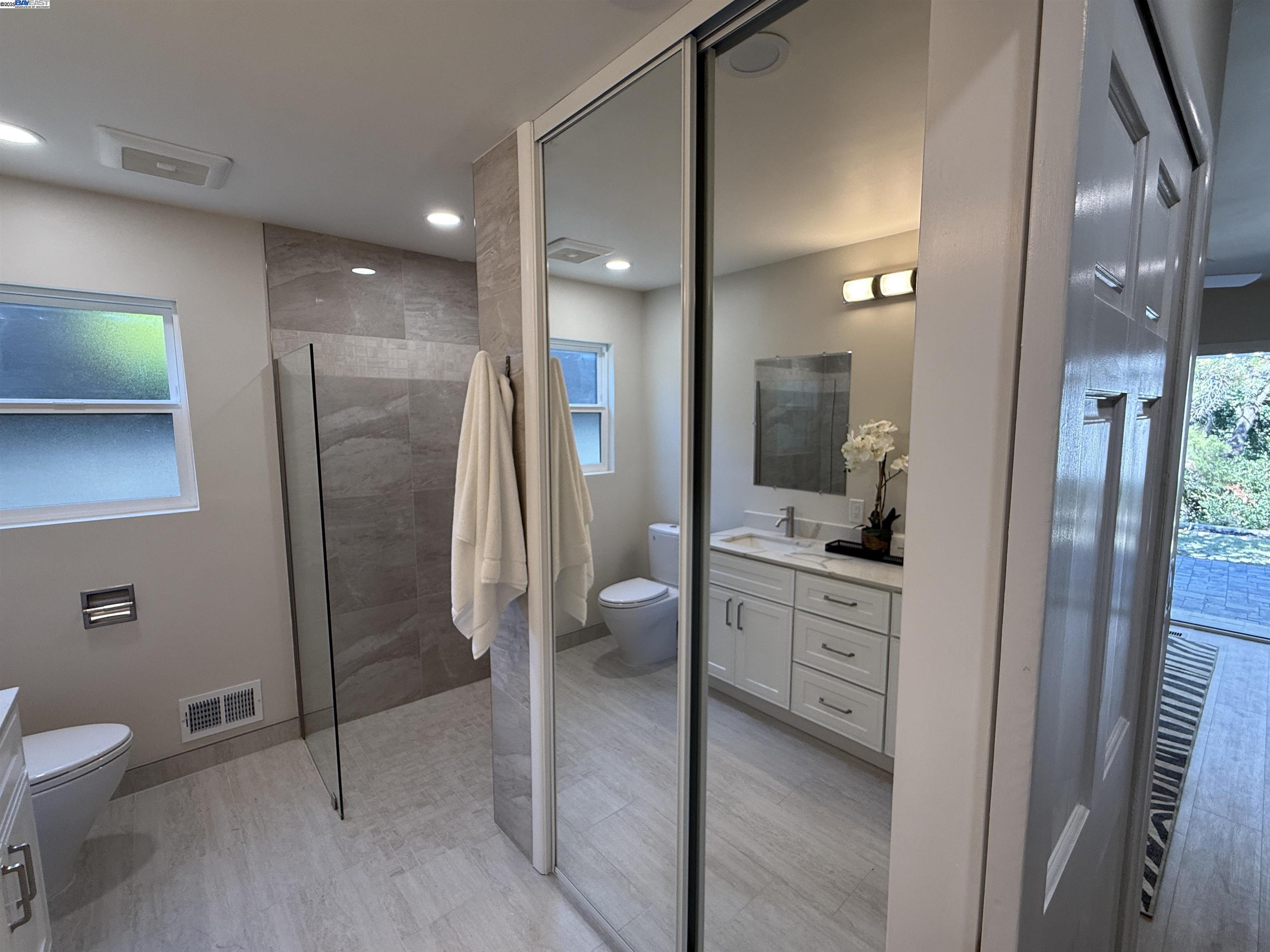 Detail Gallery Image 22 of 37 For 174 Town and Country Dr, Danville,  CA 94526 - 5 Beds | 2/1 Baths