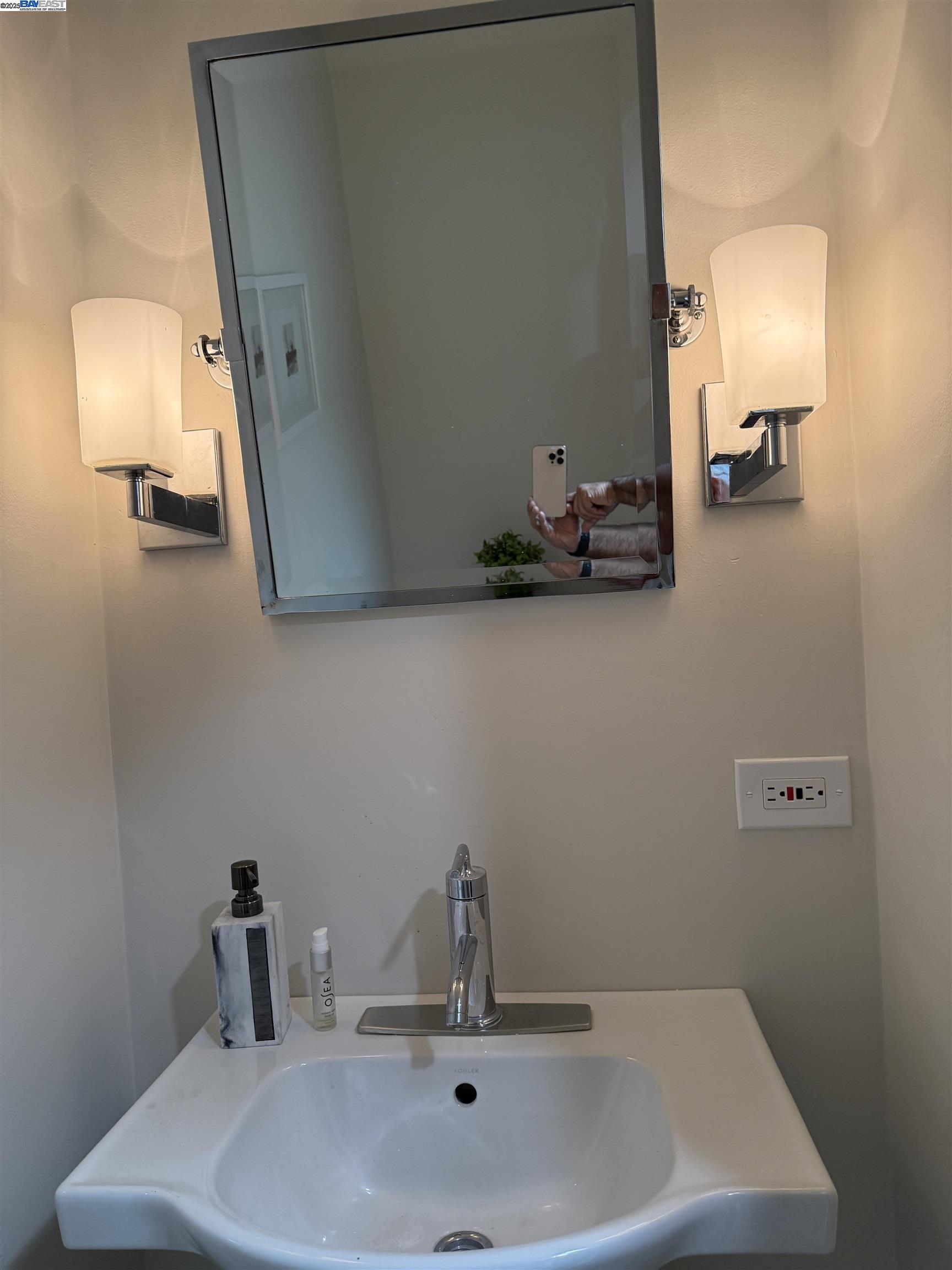 Detail Gallery Image 25 of 37 For 174 Town and Country Dr, Danville,  CA 94526 - 5 Beds | 2/1 Baths
