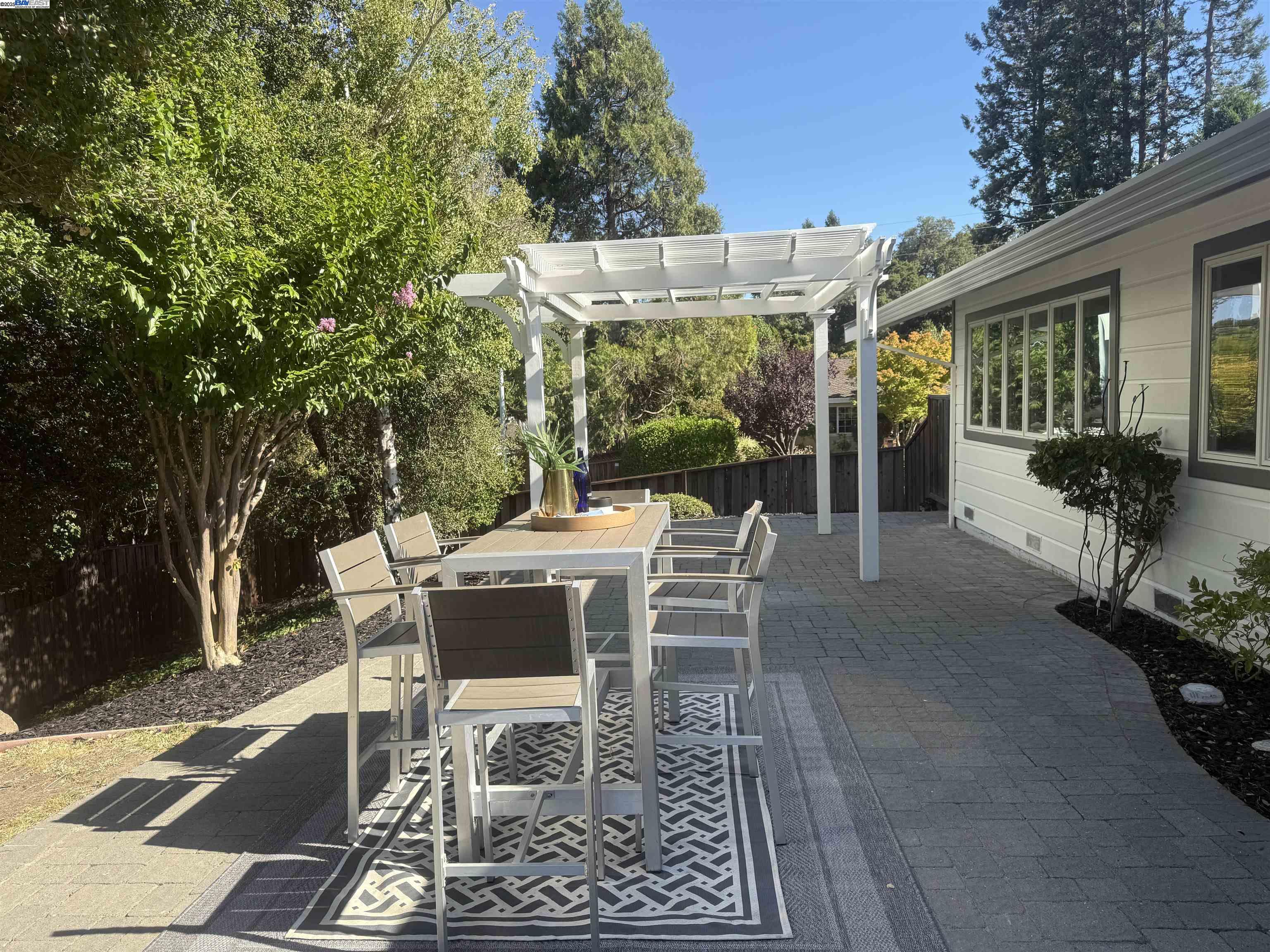 Detail Gallery Image 29 of 37 For 174 Town and Country Dr, Danville,  CA 94526 - 5 Beds | 2/1 Baths