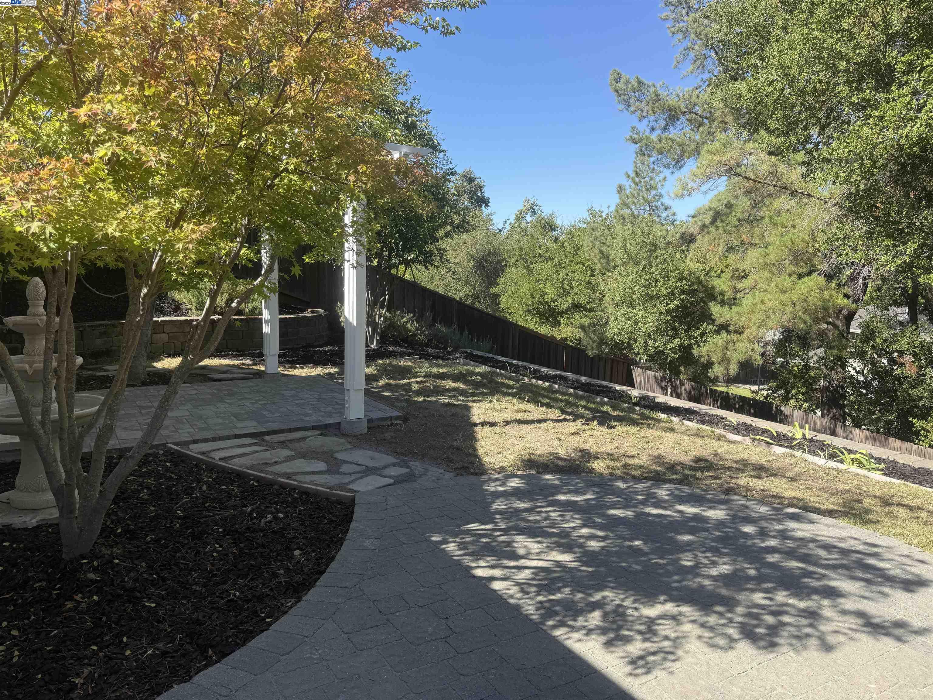 Detail Gallery Image 30 of 37 For 174 Town and Country Dr, Danville,  CA 94526 - 5 Beds | 2/1 Baths