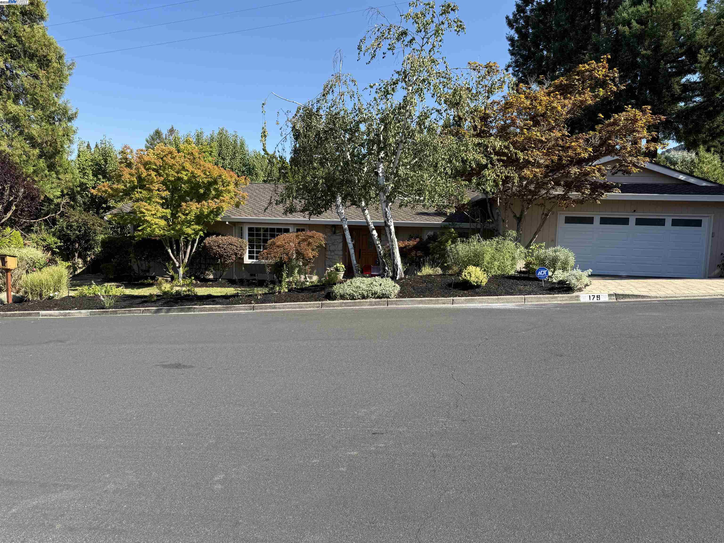 Detail Gallery Image 34 of 37 For 174 Town and Country Dr, Danville,  CA 94526 - 5 Beds | 2/1 Baths