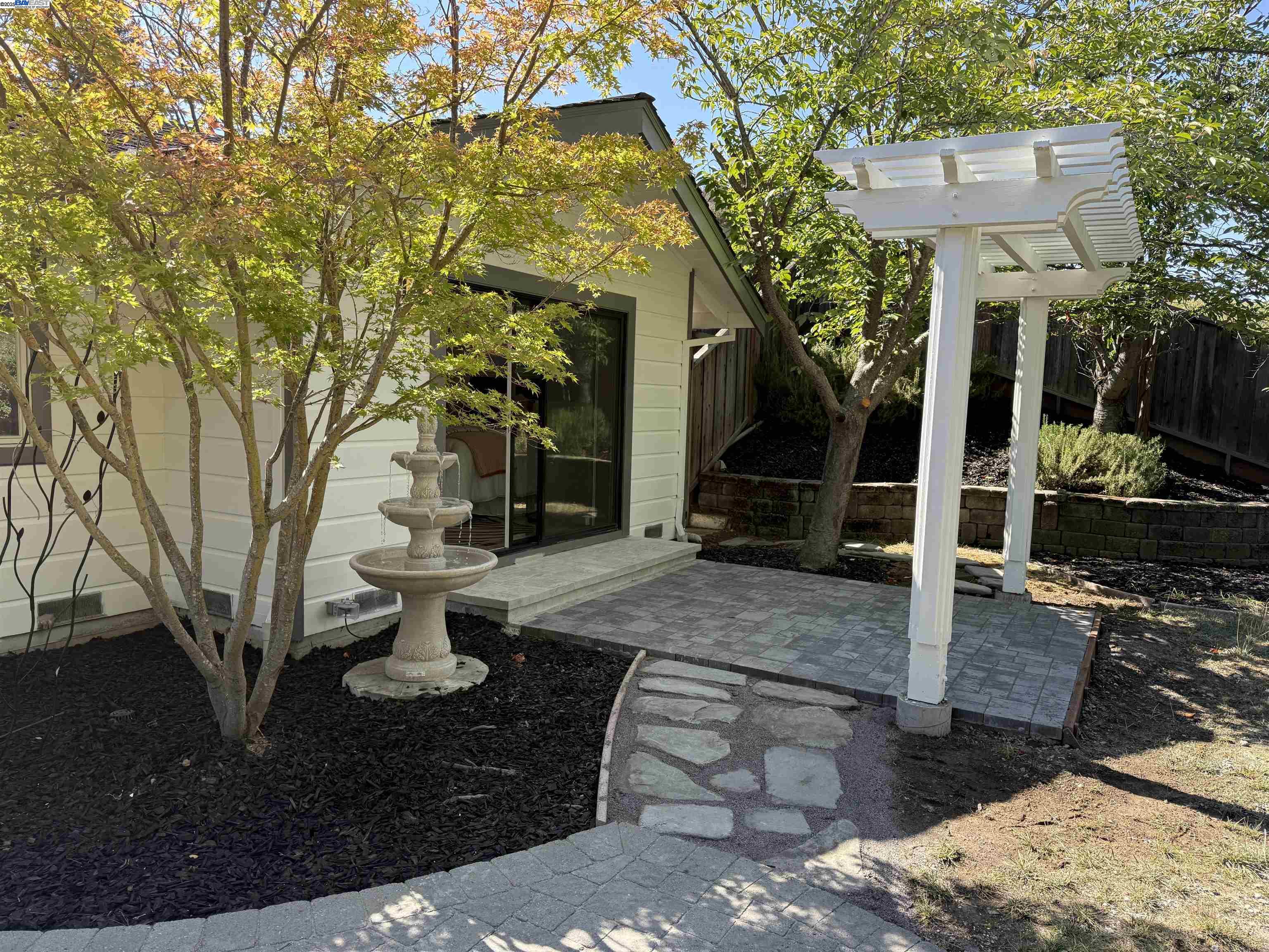 Detail Gallery Image 36 of 37 For 174 Town and Country Dr, Danville,  CA 94526 - 5 Beds | 2/1 Baths