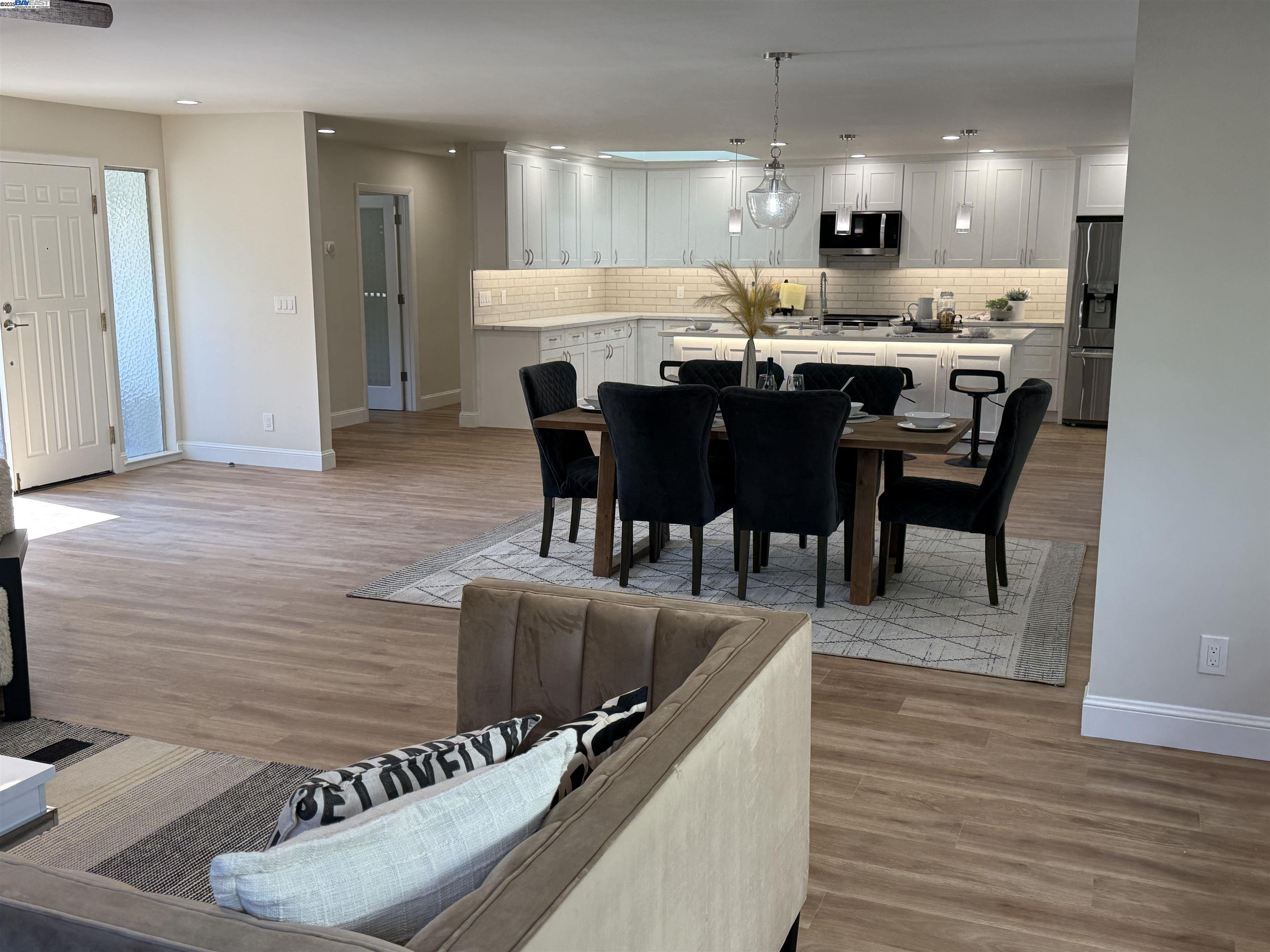 Detail Gallery Image 7 of 37 For 174 Town and Country Dr, Danville,  CA 94526 - 5 Beds | 2/1 Baths