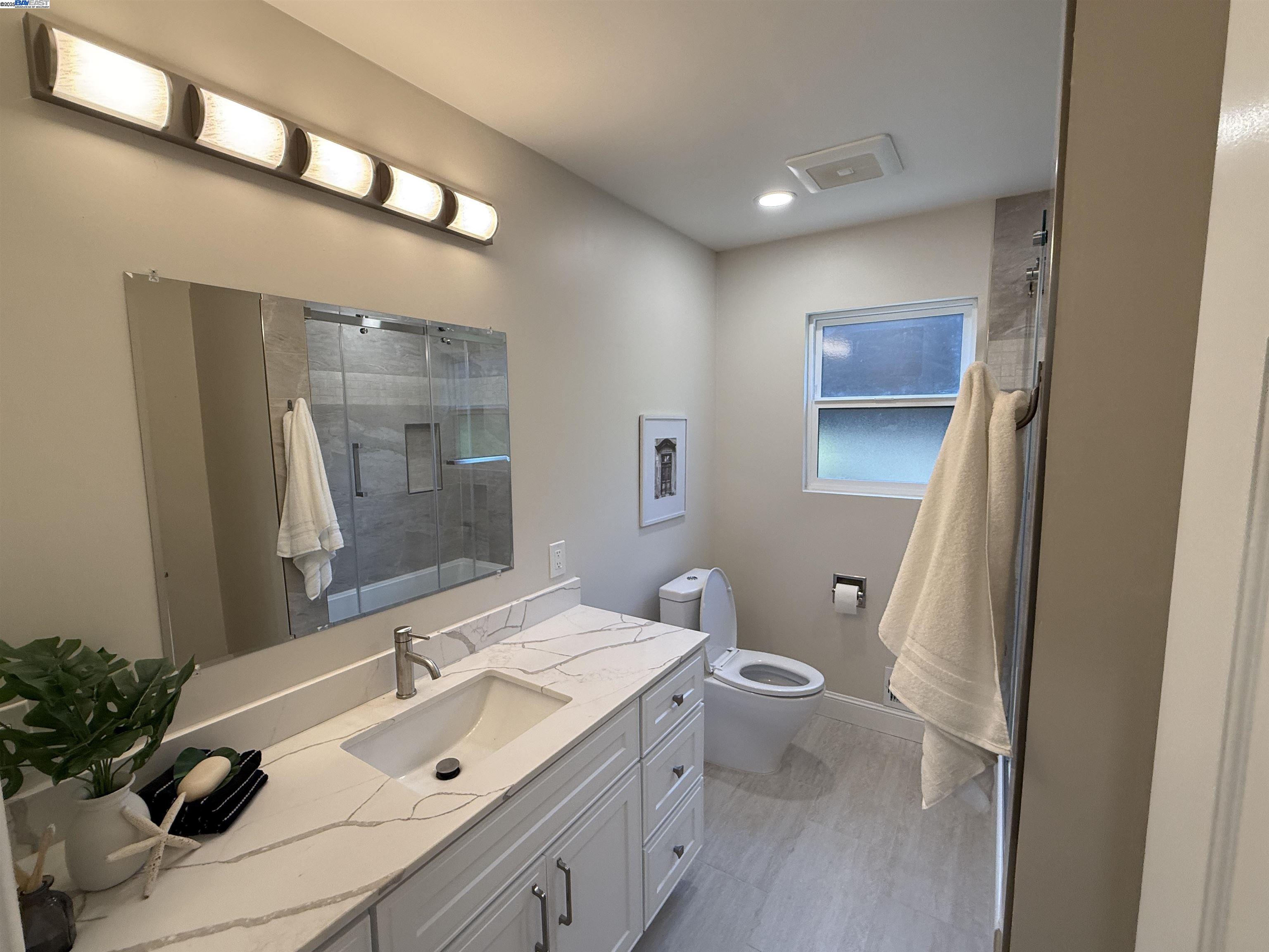 Detail Gallery Image 9 of 37 For 174 Town and Country Dr, Danville,  CA 94526 - 5 Beds | 2/1 Baths