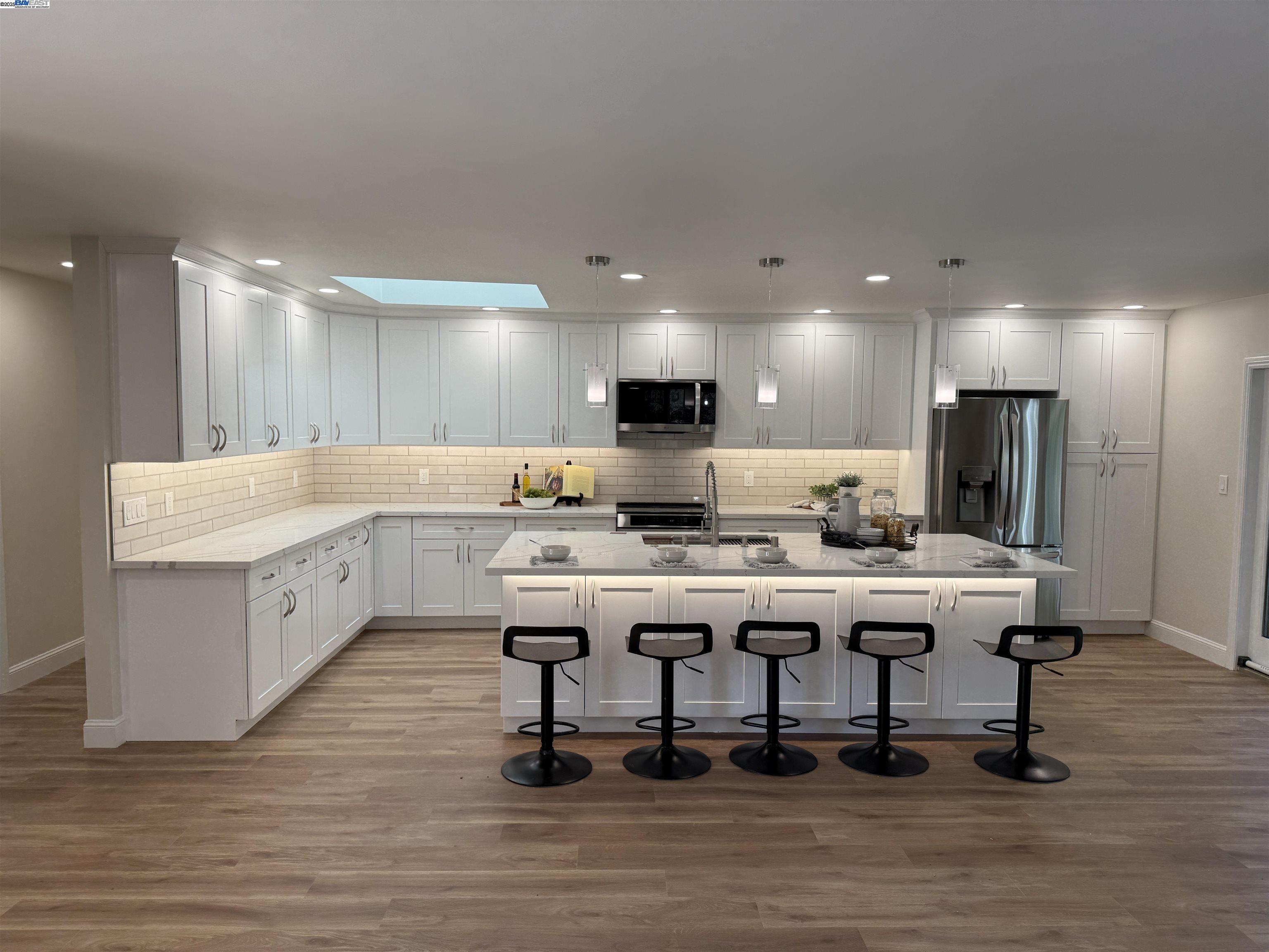Detail Gallery Image 10 of 37 For 174 Town and Country Dr, Danville,  CA 94526 - 5 Beds | 2/1 Baths