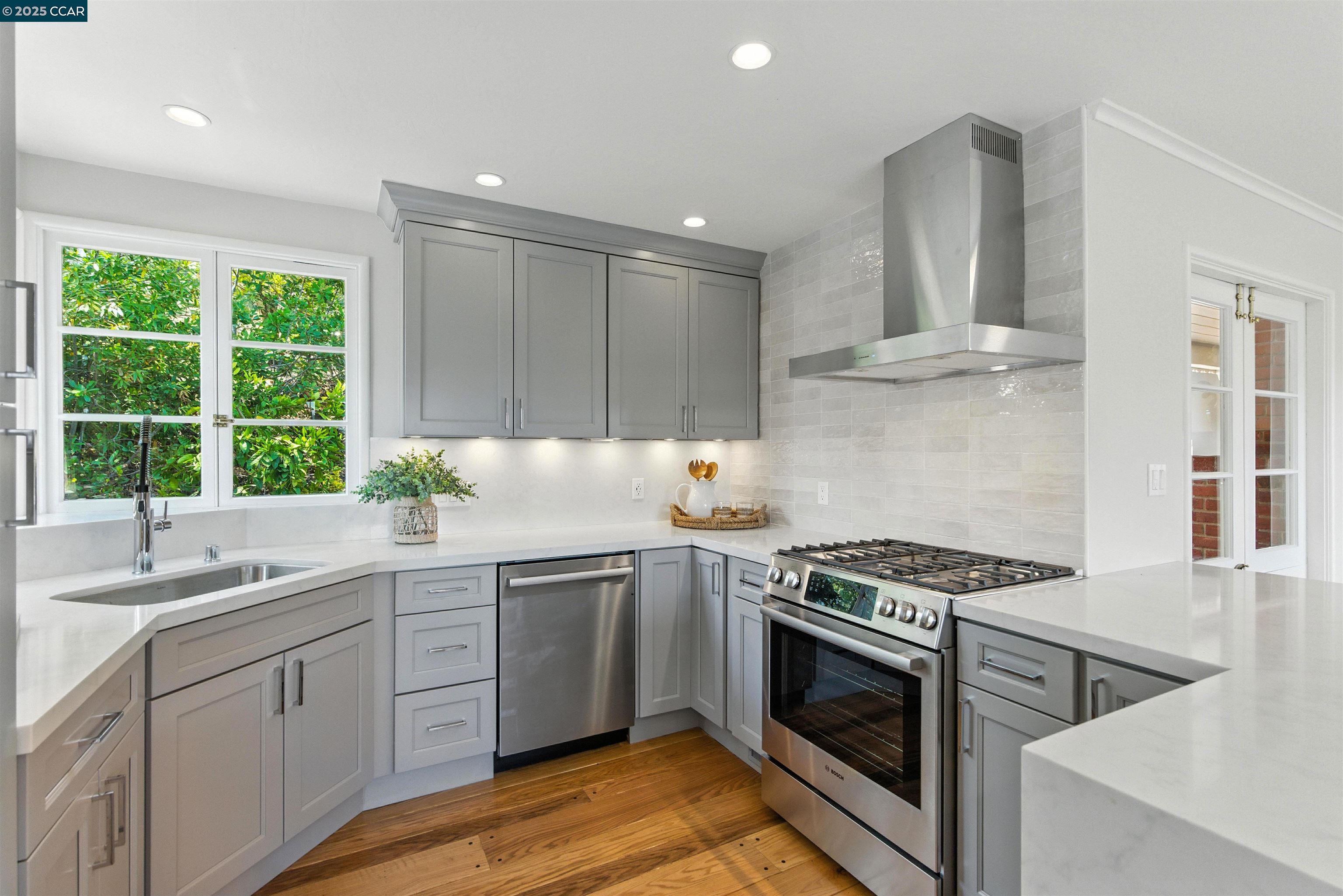Detail Gallery Image 12 of 51 For 4 La Campana Rd, Orinda,  CA 94563 - 3 Beds | 2 Baths