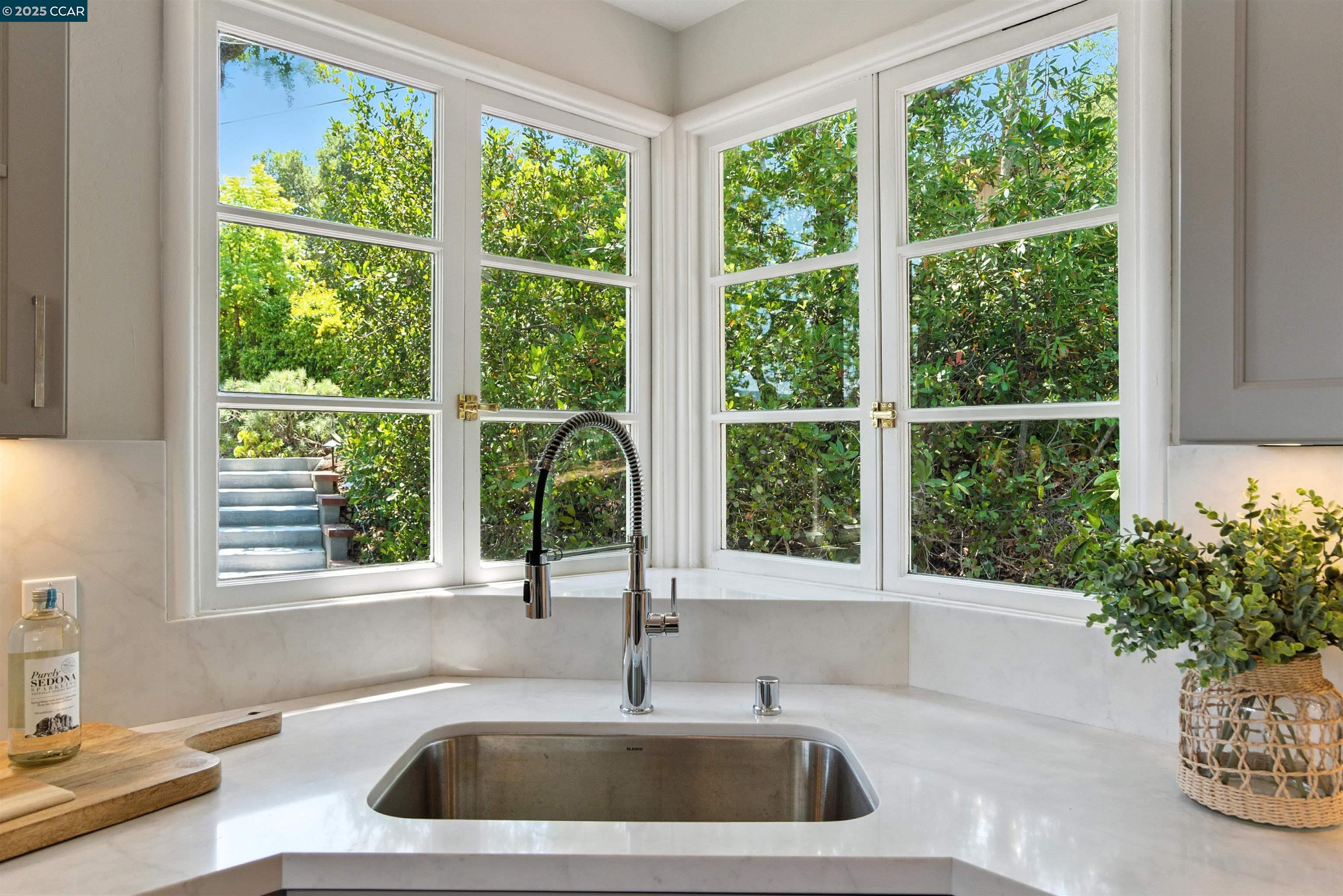 Detail Gallery Image 14 of 51 For 4 La Campana Rd, Orinda,  CA 94563 - 3 Beds | 2 Baths