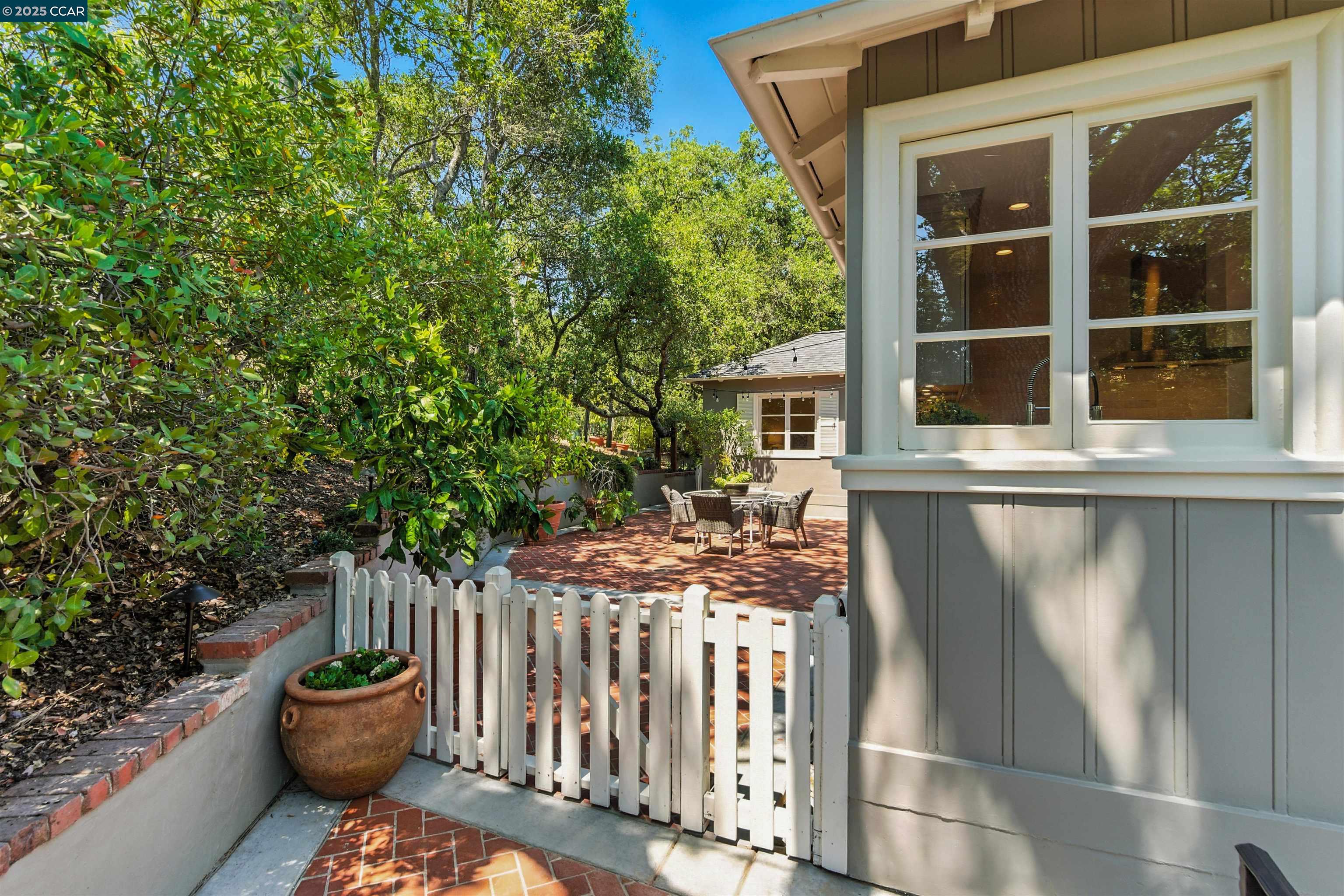 Detail Gallery Image 3 of 51 For 4 La Campana Rd, Orinda,  CA 94563 - 3 Beds | 2 Baths