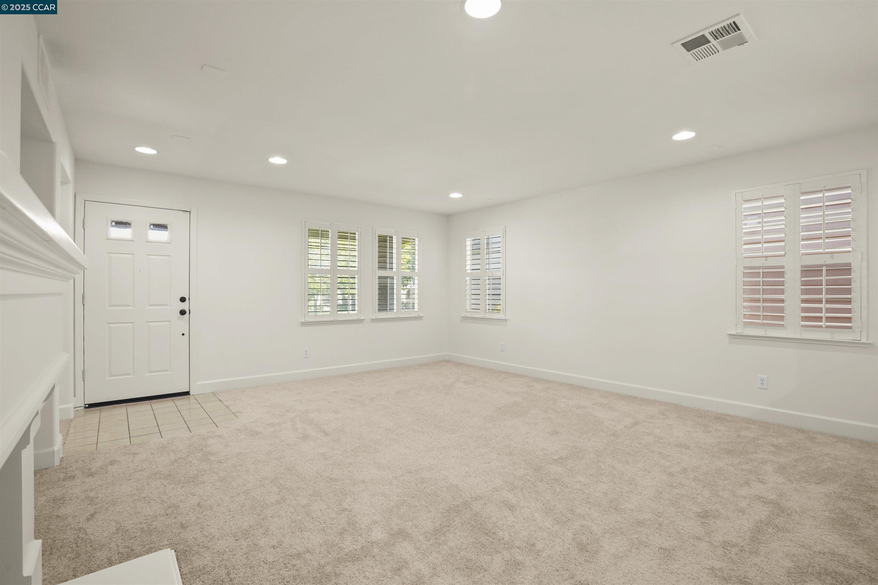 Detail Gallery Image 5 of 27 For 192 Jupiter Ct, Pittsburg,  CA 94565 - 3 Beds | 2/1 Baths