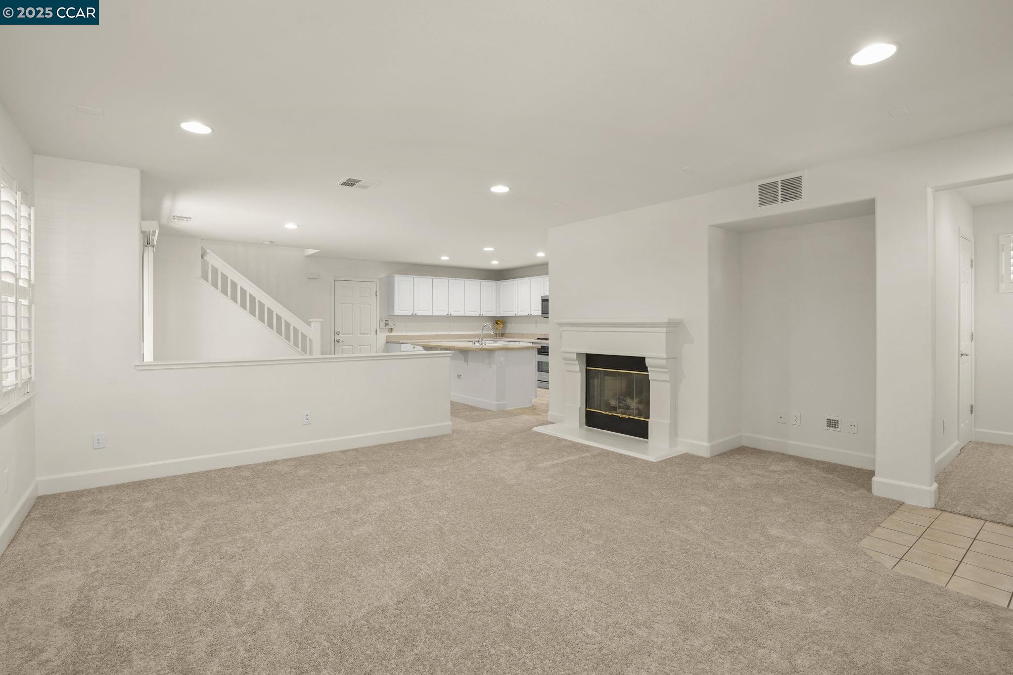 Detail Gallery Image 6 of 27 For 192 Jupiter Ct, Pittsburg,  CA 94565 - 3 Beds | 2/1 Baths