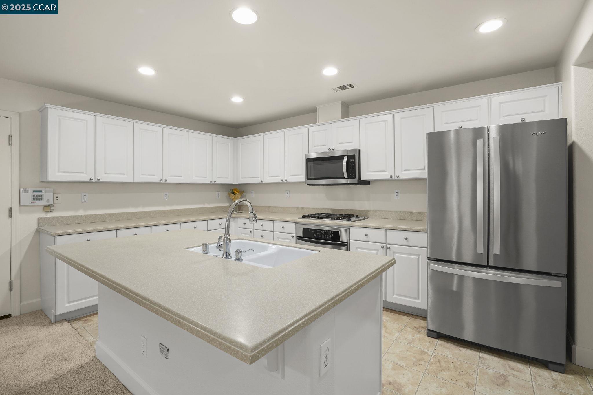 Detail Gallery Image 10 of 27 For 192 Jupiter Ct, Pittsburg,  CA 94565 - 3 Beds | 2/1 Baths