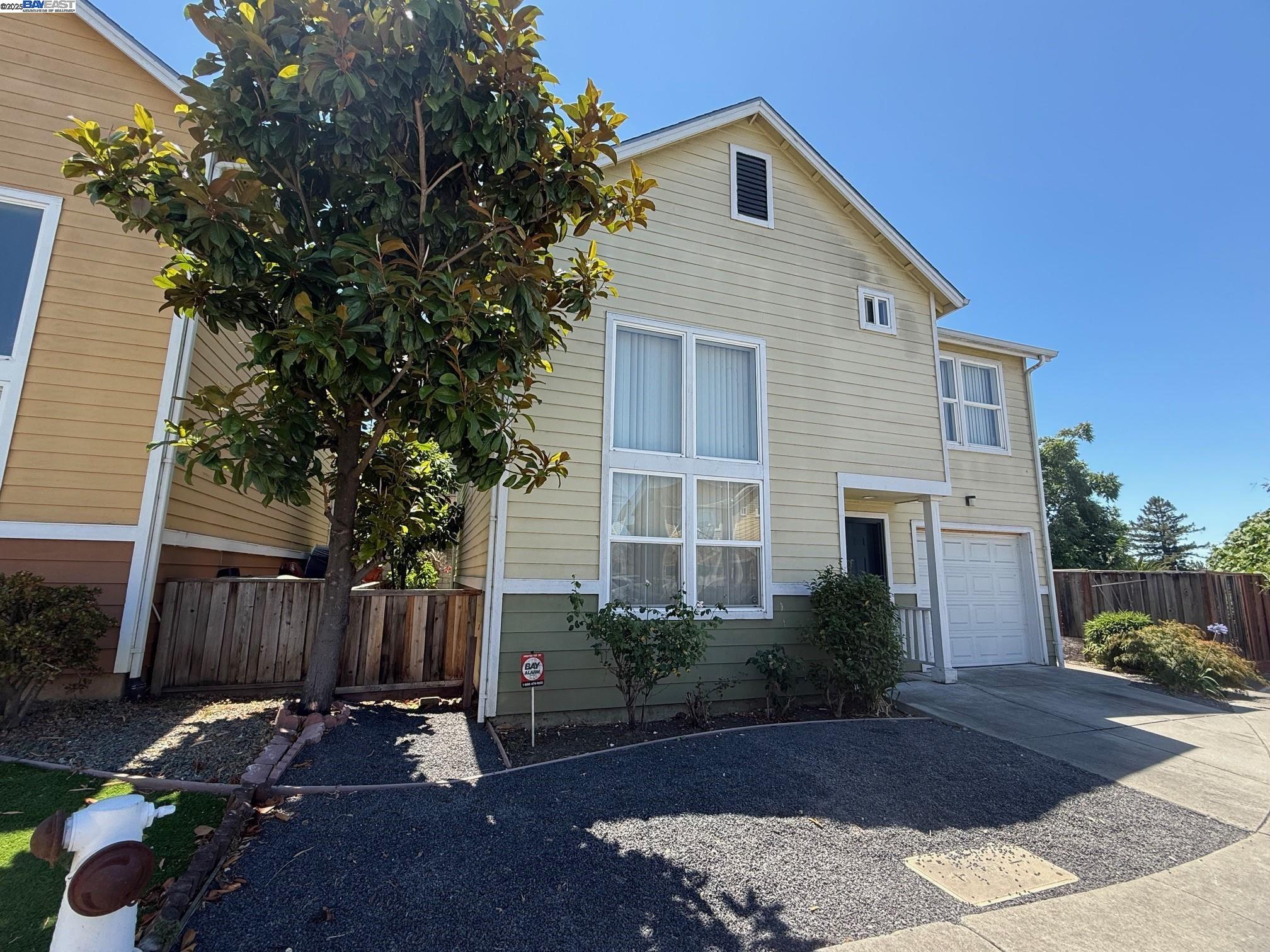 Detail Gallery Image 6 of 26 For 2438 Savannah Court, Oakland,  CA 94603 - 3 Beds | 2 Baths