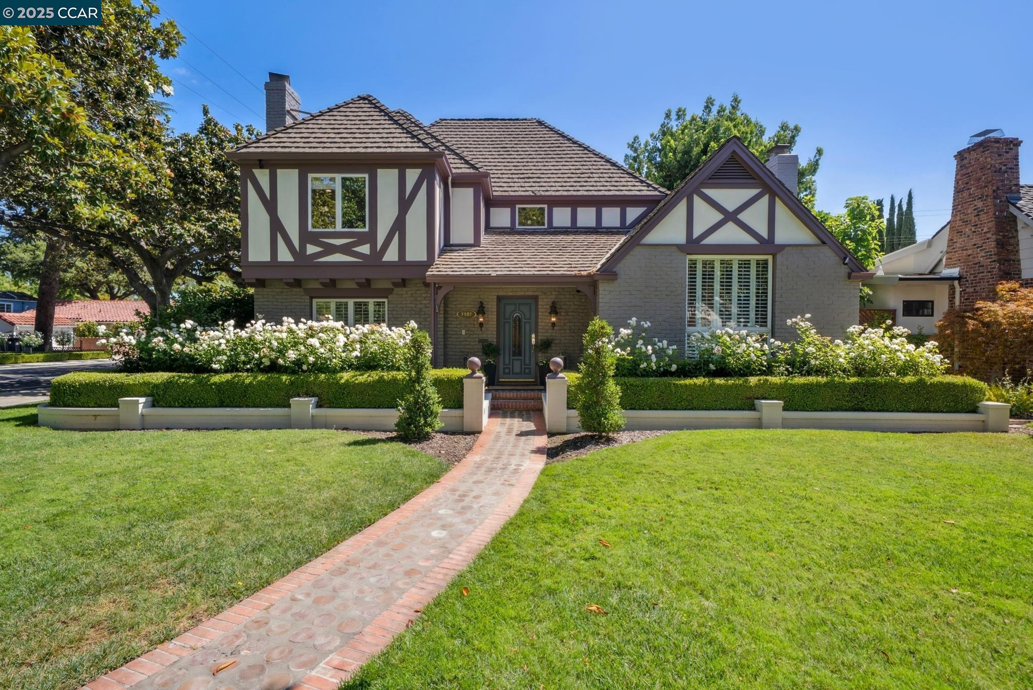 Detail Gallery Image 1 of 29 For 1102 Carolyn Ave, San Jose,  CA 95125 - 4 Beds | 2/1 Baths