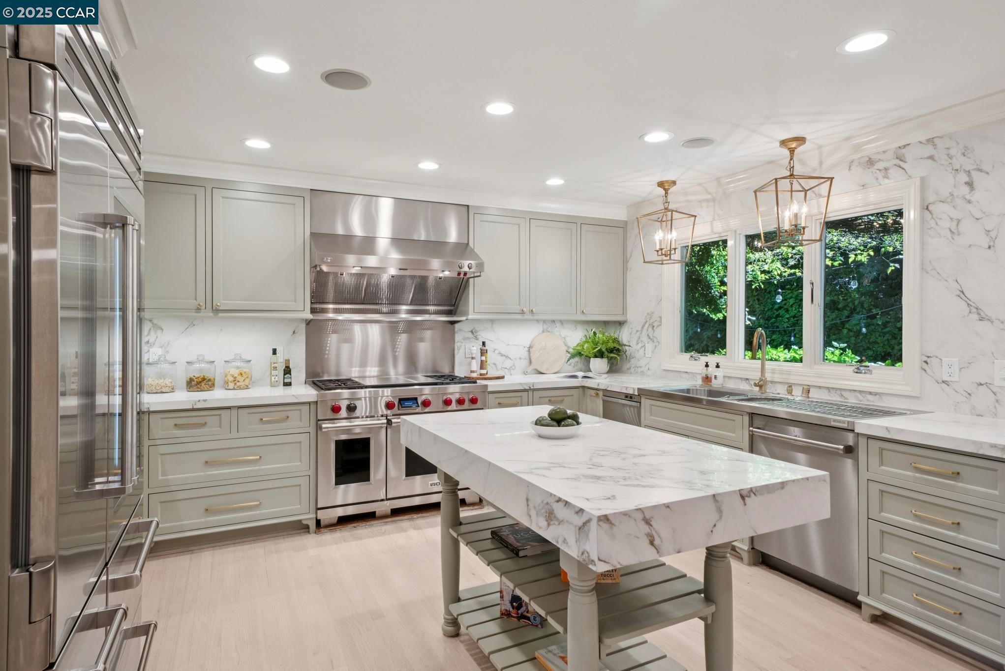 Detail Gallery Image 11 of 29 For 1102 Carolyn Ave, San Jose,  CA 95125 - 4 Beds | 2/1 Baths
