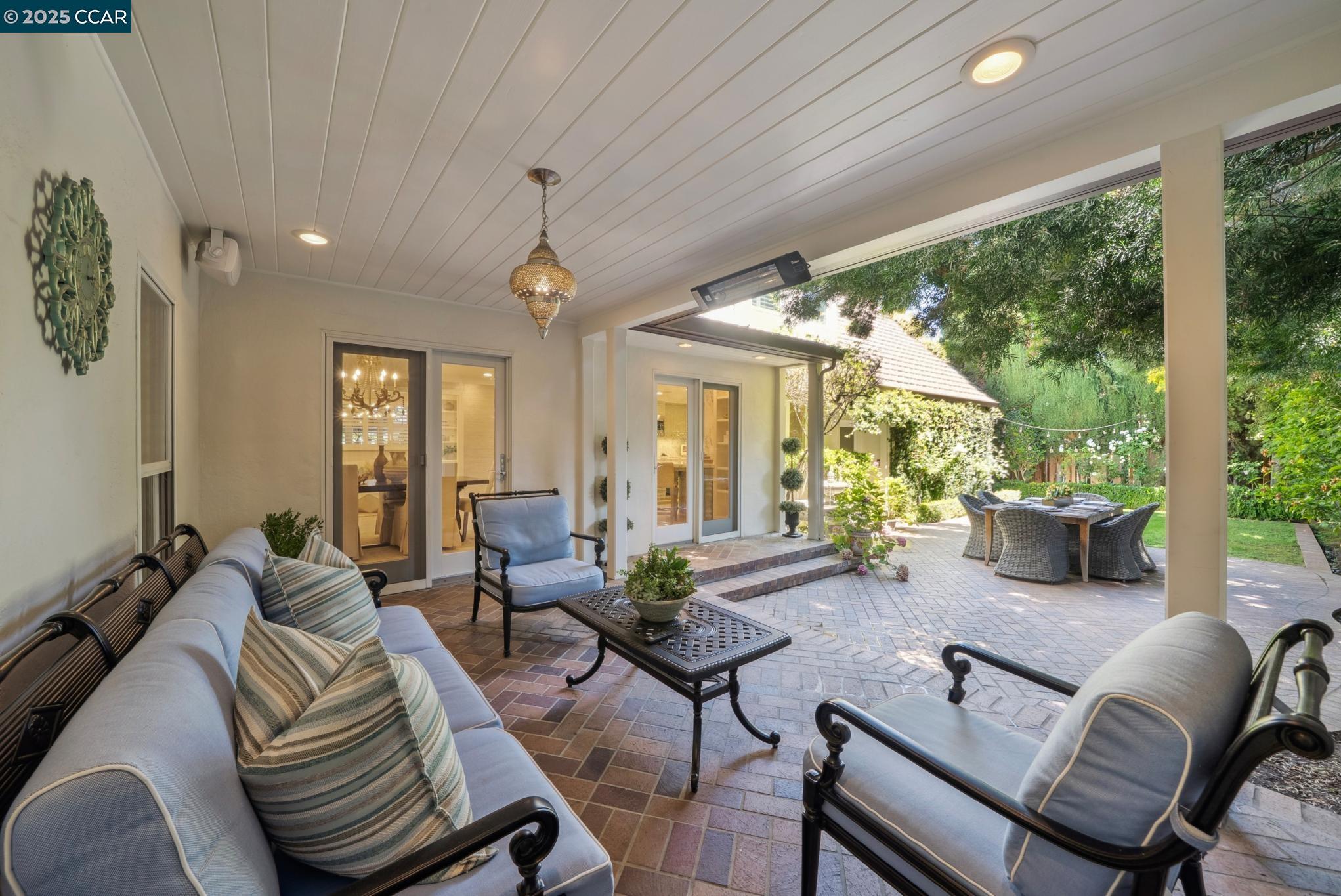 Detail Gallery Image 23 of 29 For 1102 Carolyn Ave, San Jose,  CA 95125 - 4 Beds | 2/1 Baths