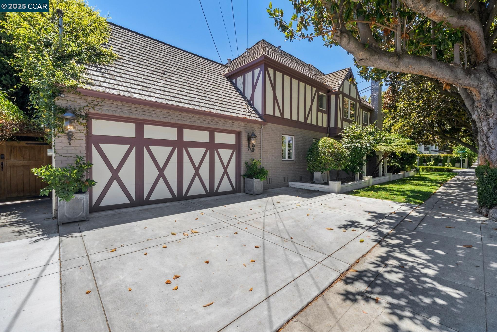 Detail Gallery Image 27 of 29 For 1102 Carolyn Ave, San Jose,  CA 95125 - 4 Beds | 2/1 Baths