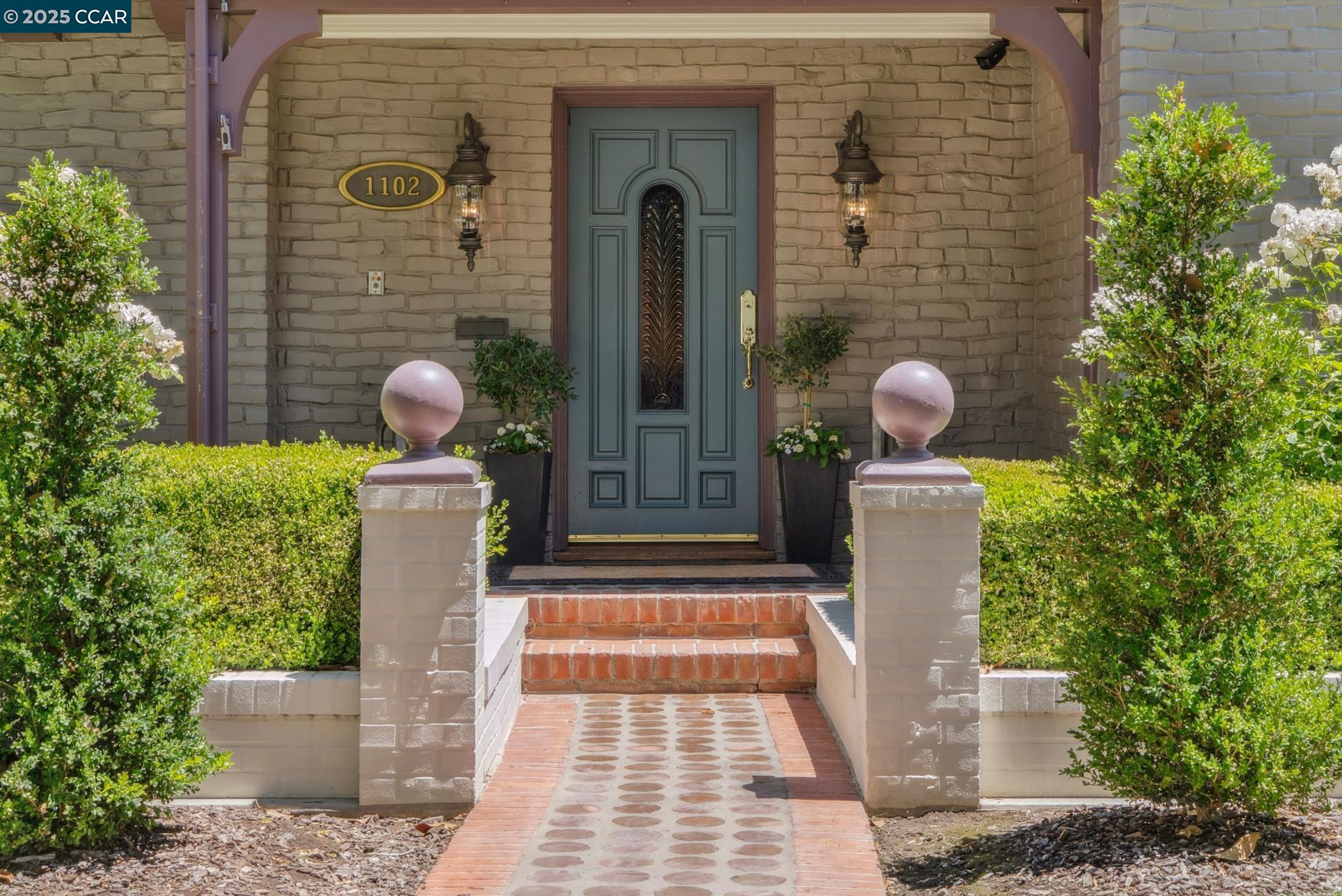 Detail Gallery Image 4 of 29 For 1102 Carolyn Ave, San Jose,  CA 95125 - 4 Beds | 2/1 Baths