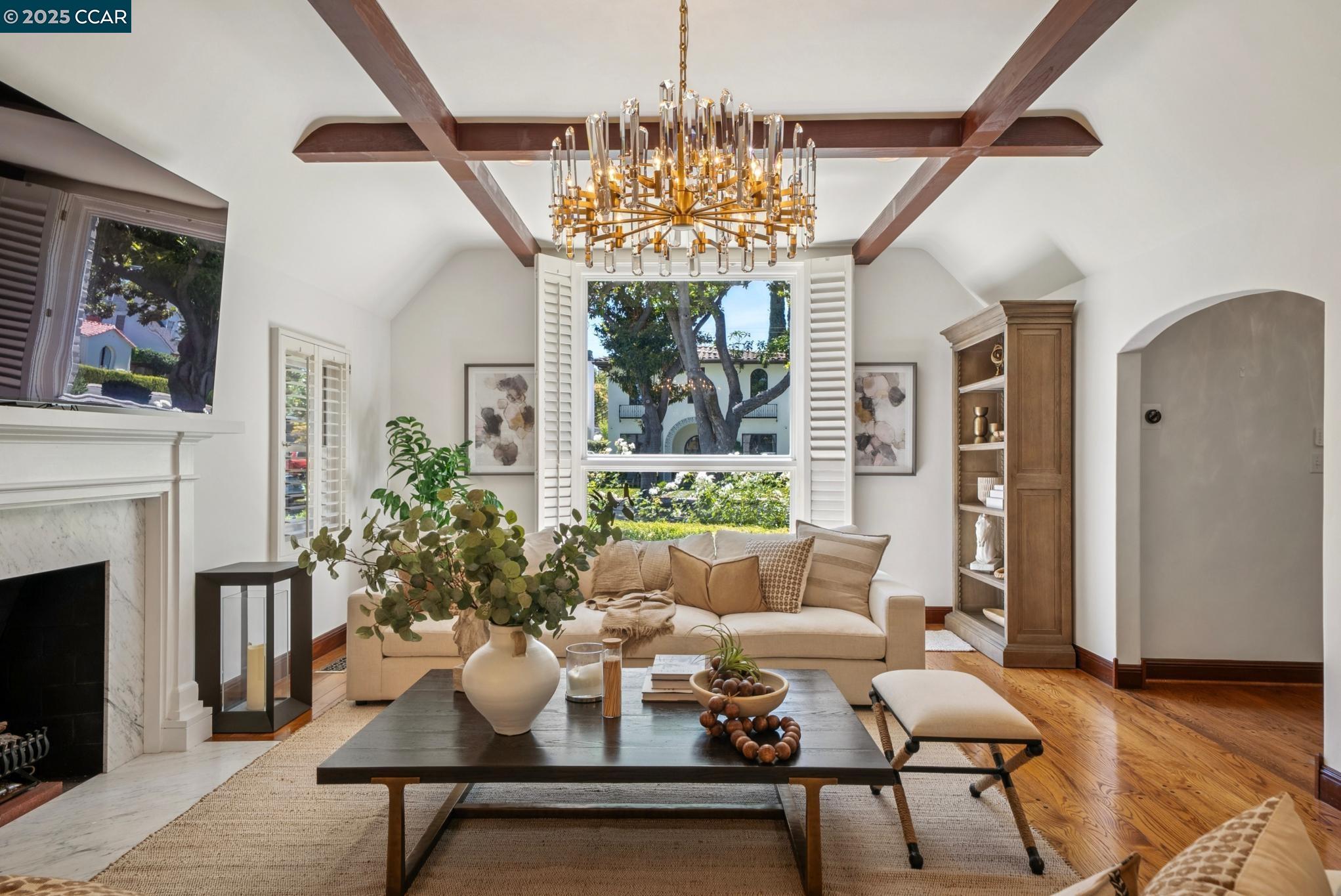 Detail Gallery Image 6 of 29 For 1102 Carolyn Ave, San Jose,  CA 95125 - 4 Beds | 2/1 Baths