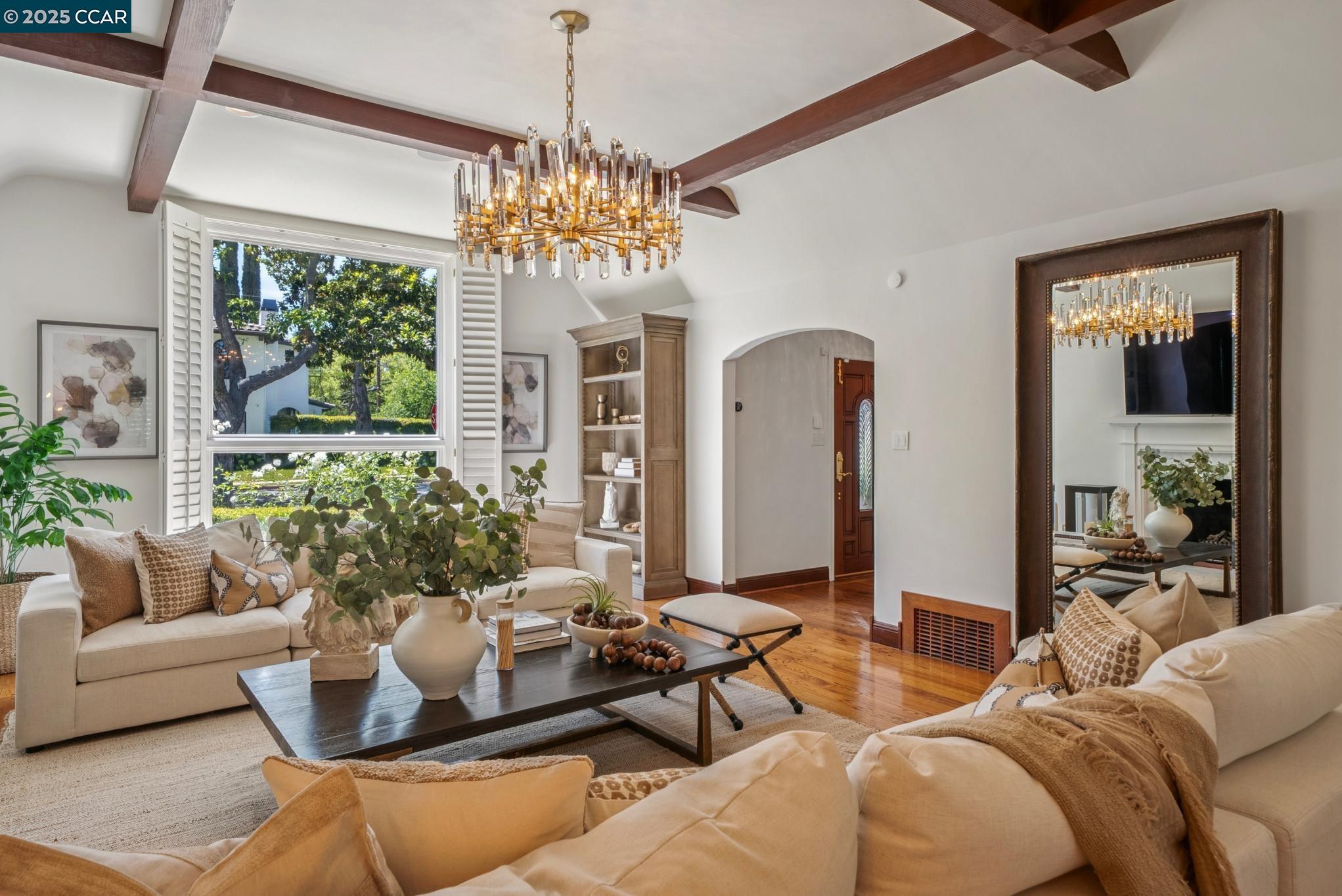 Detail Gallery Image 7 of 29 For 1102 Carolyn Ave, San Jose,  CA 95125 - 4 Beds | 2/1 Baths
