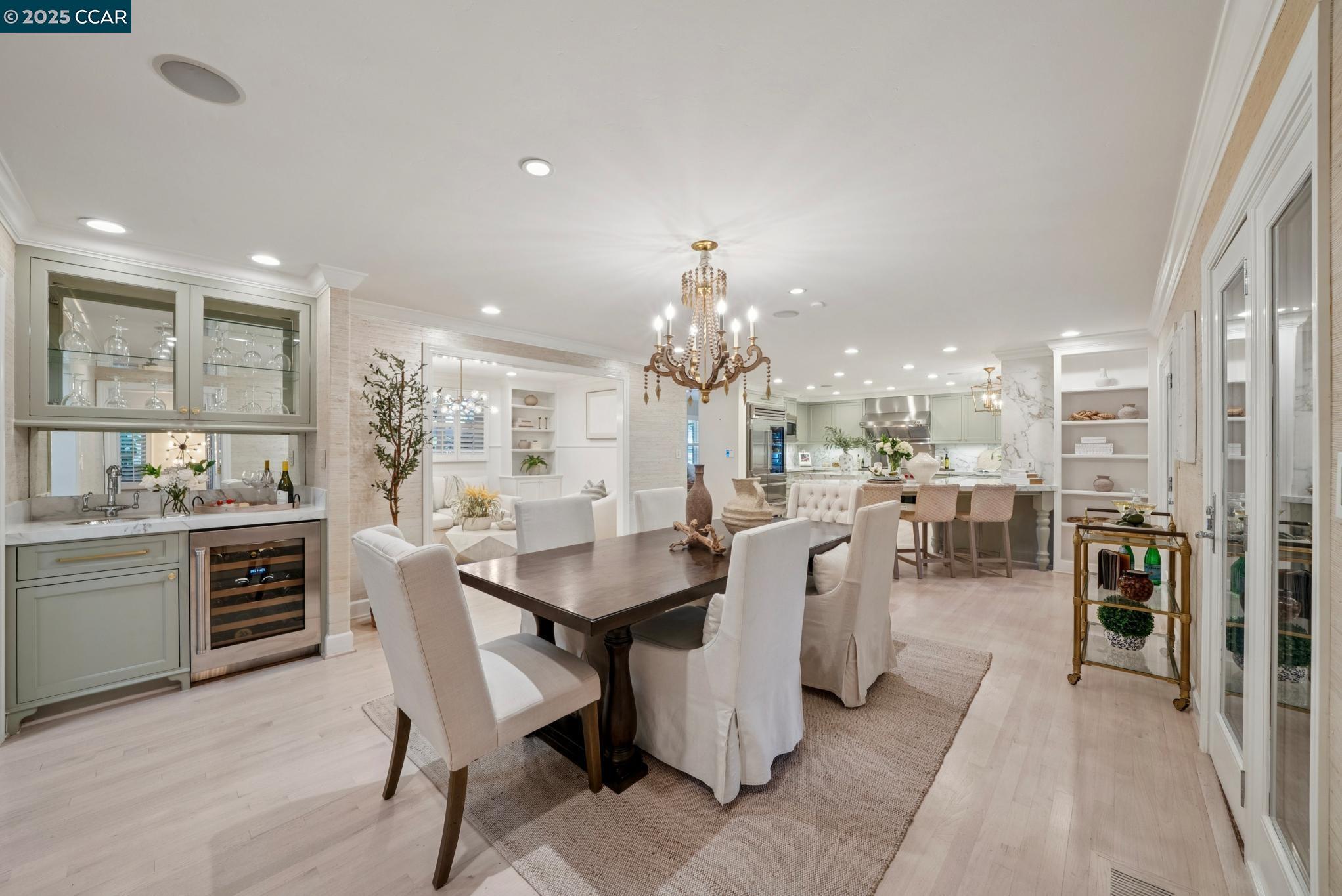 Detail Gallery Image 8 of 29 For 1102 Carolyn Ave, San Jose,  CA 95125 - 4 Beds | 2/1 Baths