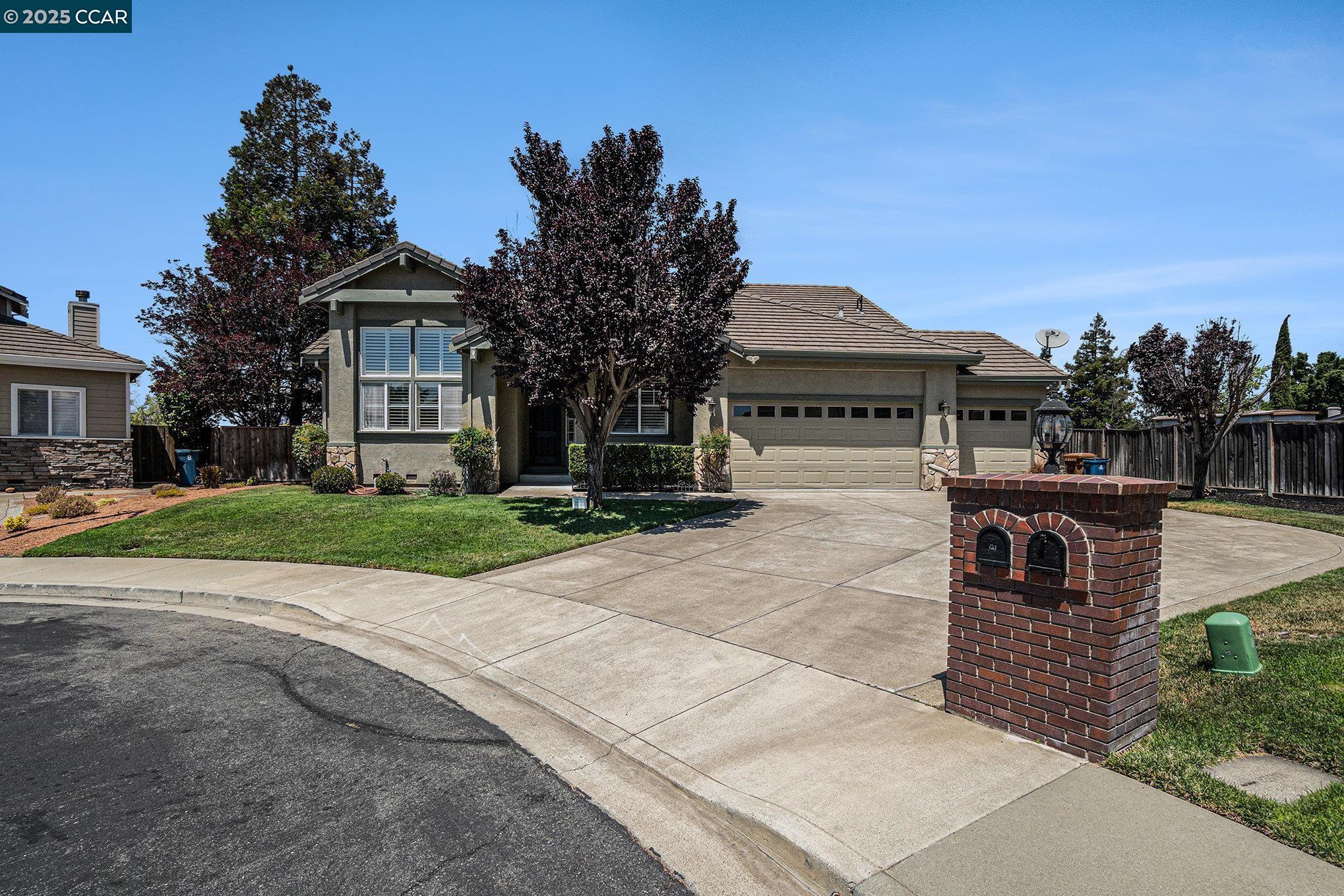 Detail Gallery Image 1 of 28 For 121 St Nazaire Ct, Martinez,  CA 94553 - 5 Beds | 3 Baths