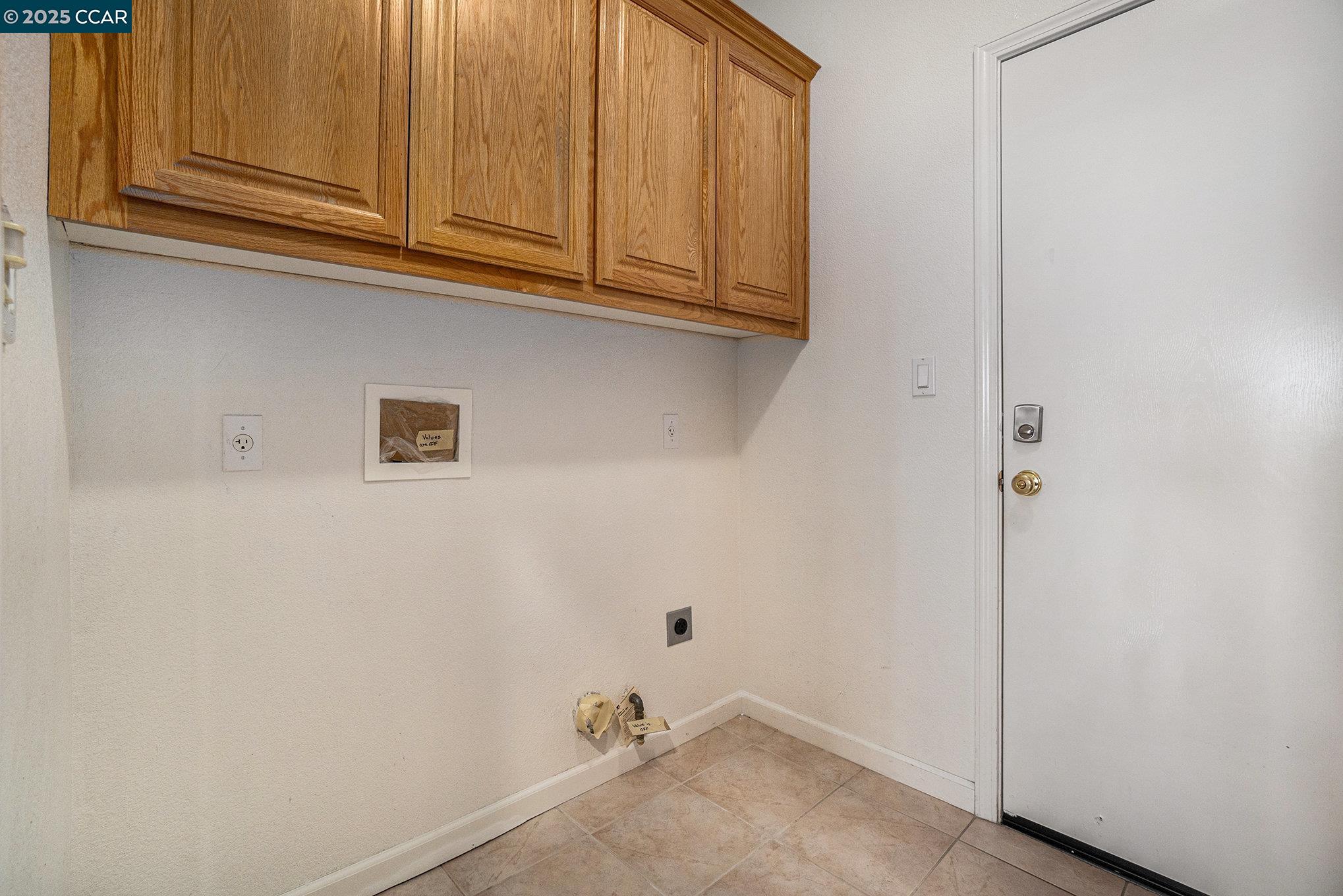 Detail Gallery Image 12 of 28 For 121 St Nazaire Ct, Martinez,  CA 94553 - 5 Beds | 3 Baths