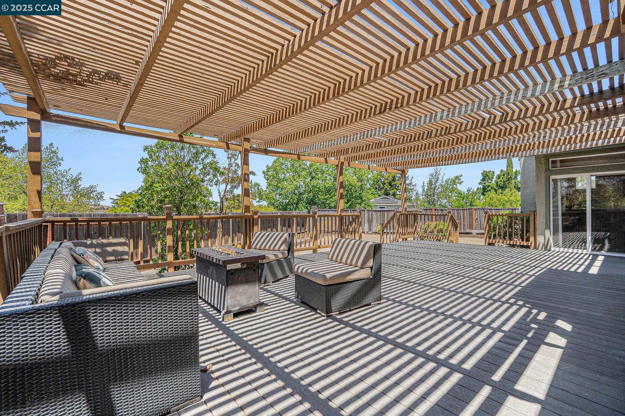 Detail Gallery Image 22 of 28 For 121 St Nazaire Ct, Martinez,  CA 94553 - 5 Beds | 3 Baths