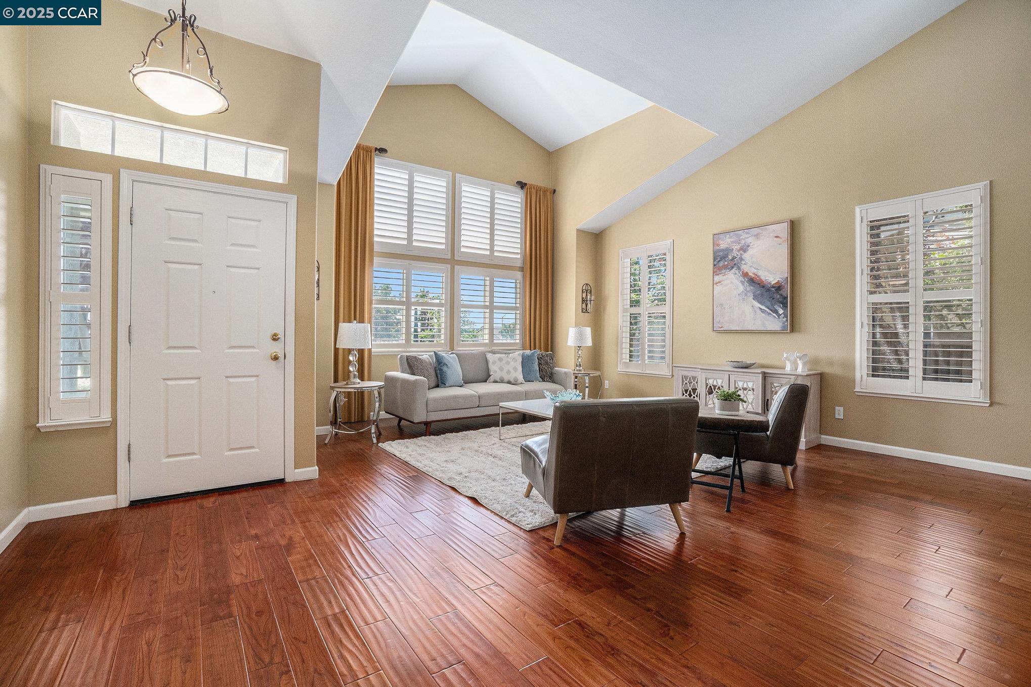 Detail Gallery Image 5 of 28 For 121 St Nazaire Ct, Martinez,  CA 94553 - 5 Beds | 3 Baths