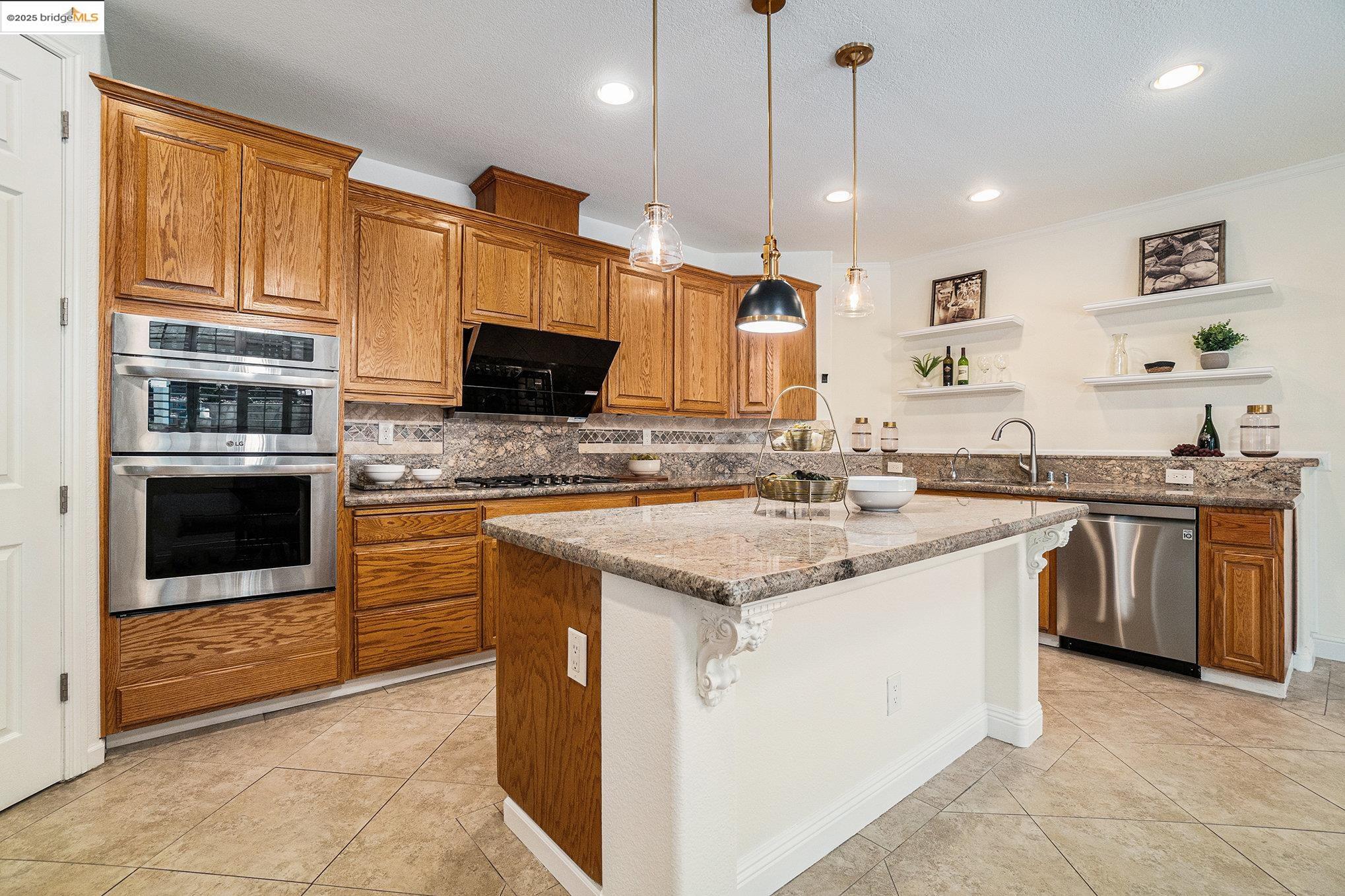Detail Gallery Image 13 of 60 For 5235 Ramsdell Ct, Antioch,  CA 94531 - 6 Beds | 3 Baths