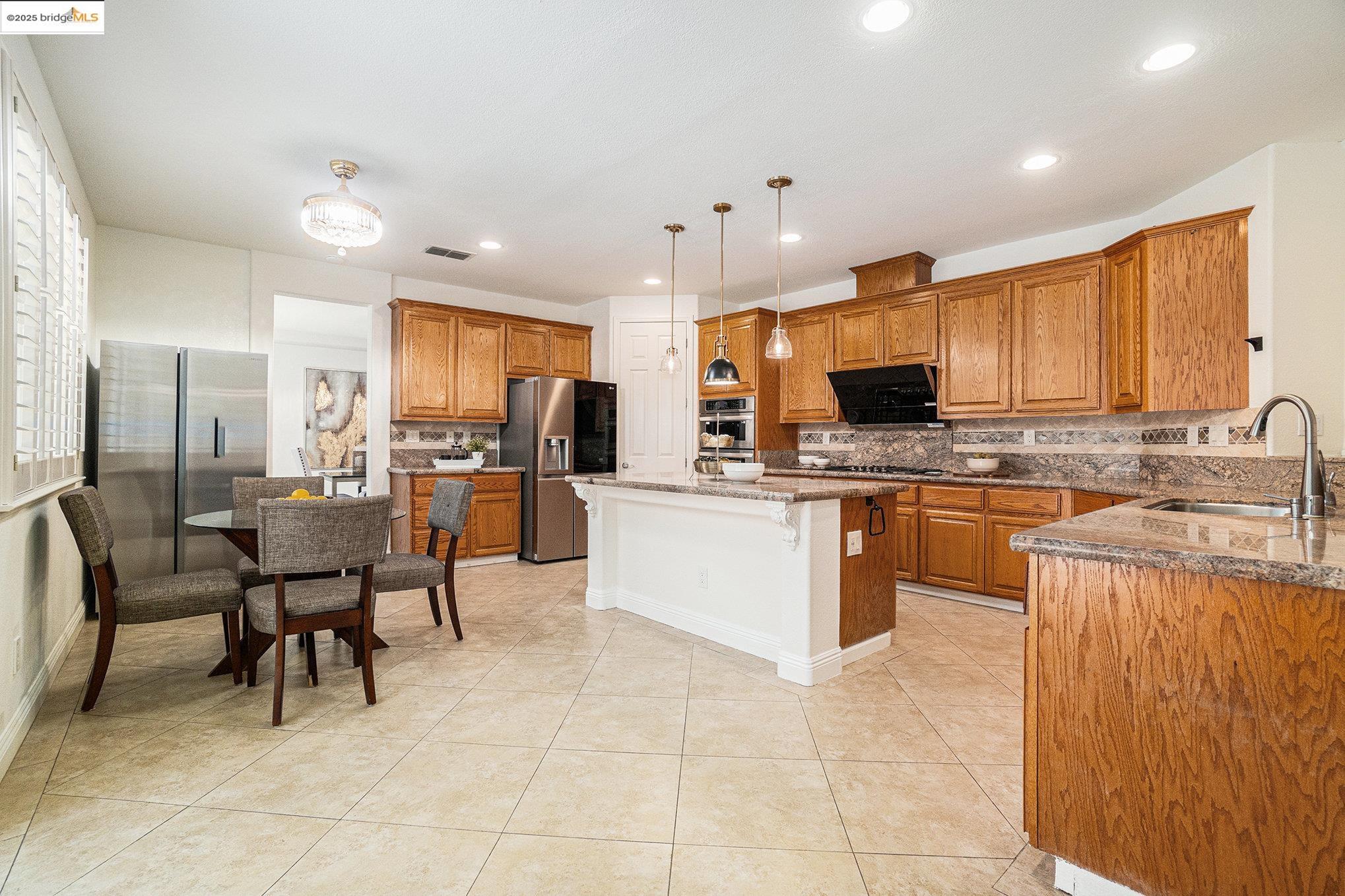 Detail Gallery Image 14 of 60 For 5235 Ramsdell Ct, Antioch,  CA 94531 - 6 Beds | 3 Baths