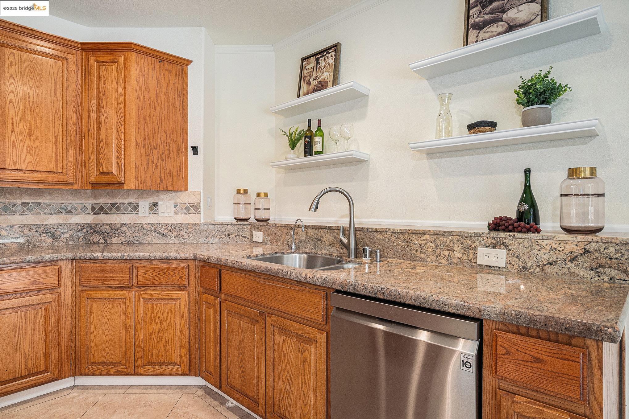 Detail Gallery Image 15 of 54 For 5235 Ramsdell Ct, Antioch,  CA 94531 - 6 Beds | 3 Baths