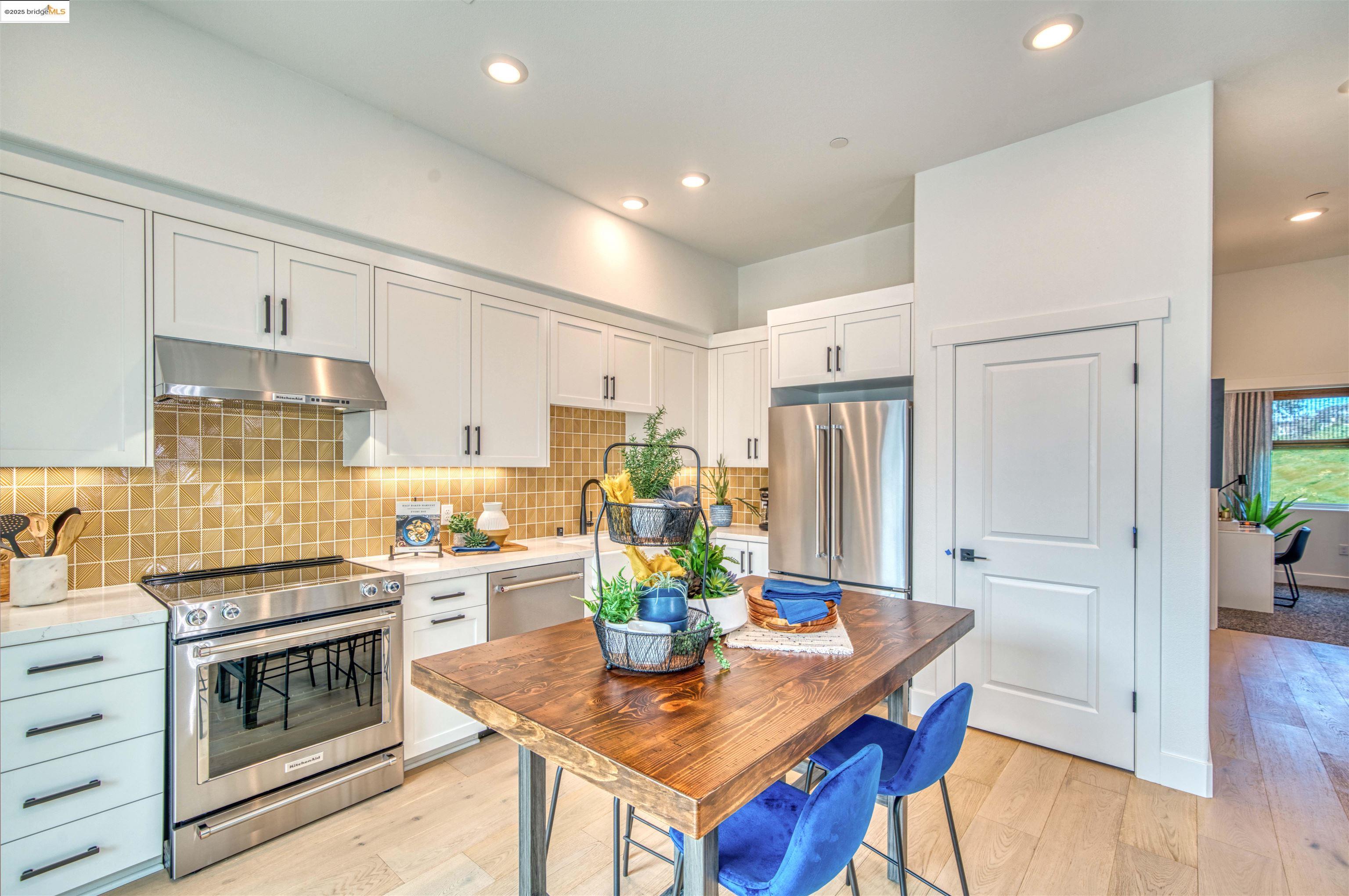 Detail Gallery Image 5 of 22 For 28973 Parkwood Lane #94,  Hayward,  CA 94544 - 3 Beds | 3 Baths