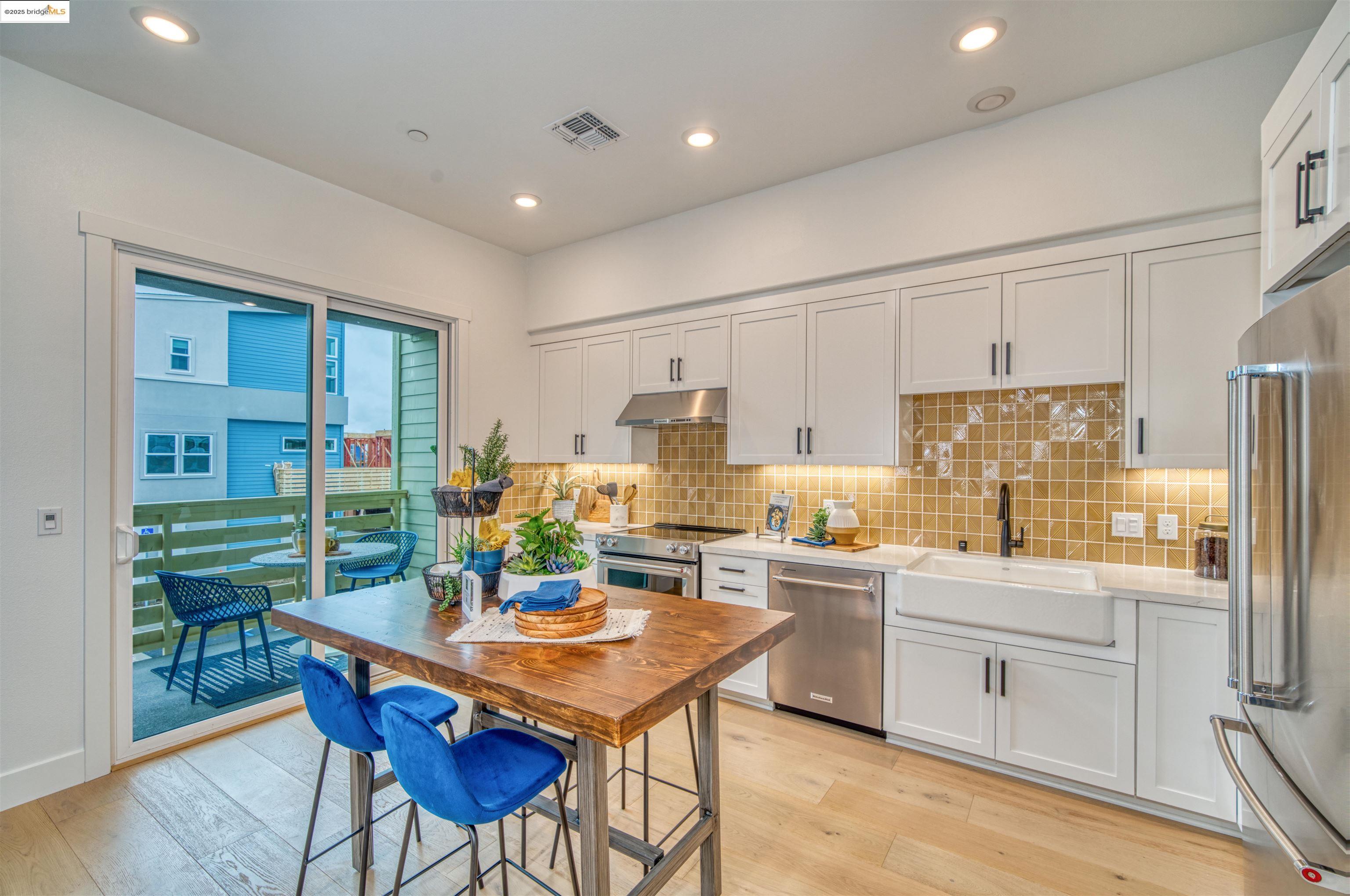 Detail Gallery Image 7 of 22 For 28973 Parkwood Lane #94,  Hayward,  CA 94544 - 3 Beds | 3 Baths