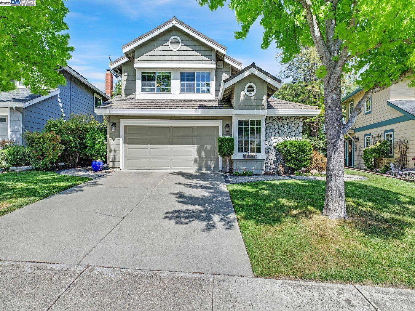 Detail Gallery Image 2 of 41 For 8043 Crossridge Rd, Dublin,  CA 94568 - 4 Beds | 3 Baths