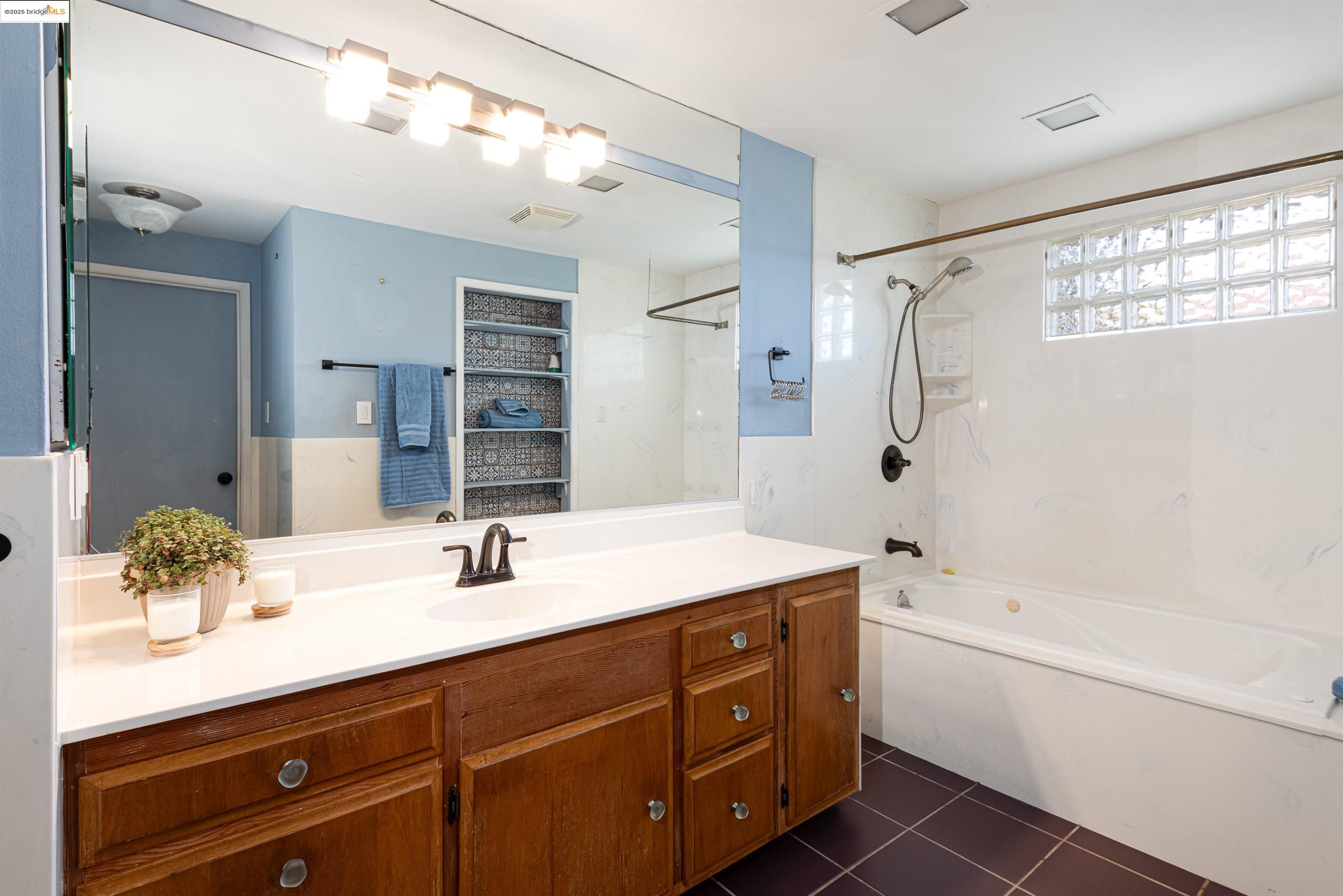 Detail Gallery Image 18 of 37 For Bridle Dr, Hayward,  CA 94541 - 4 Beds | 3 Baths
