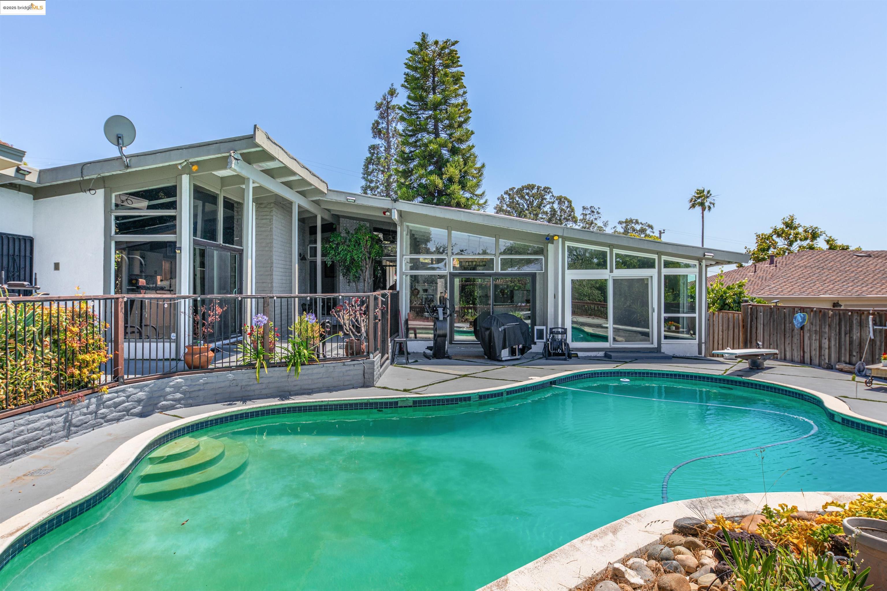 Detail Gallery Image 28 of 37 For Bridle Dr, Hayward,  CA 94541 - 4 Beds | 3 Baths