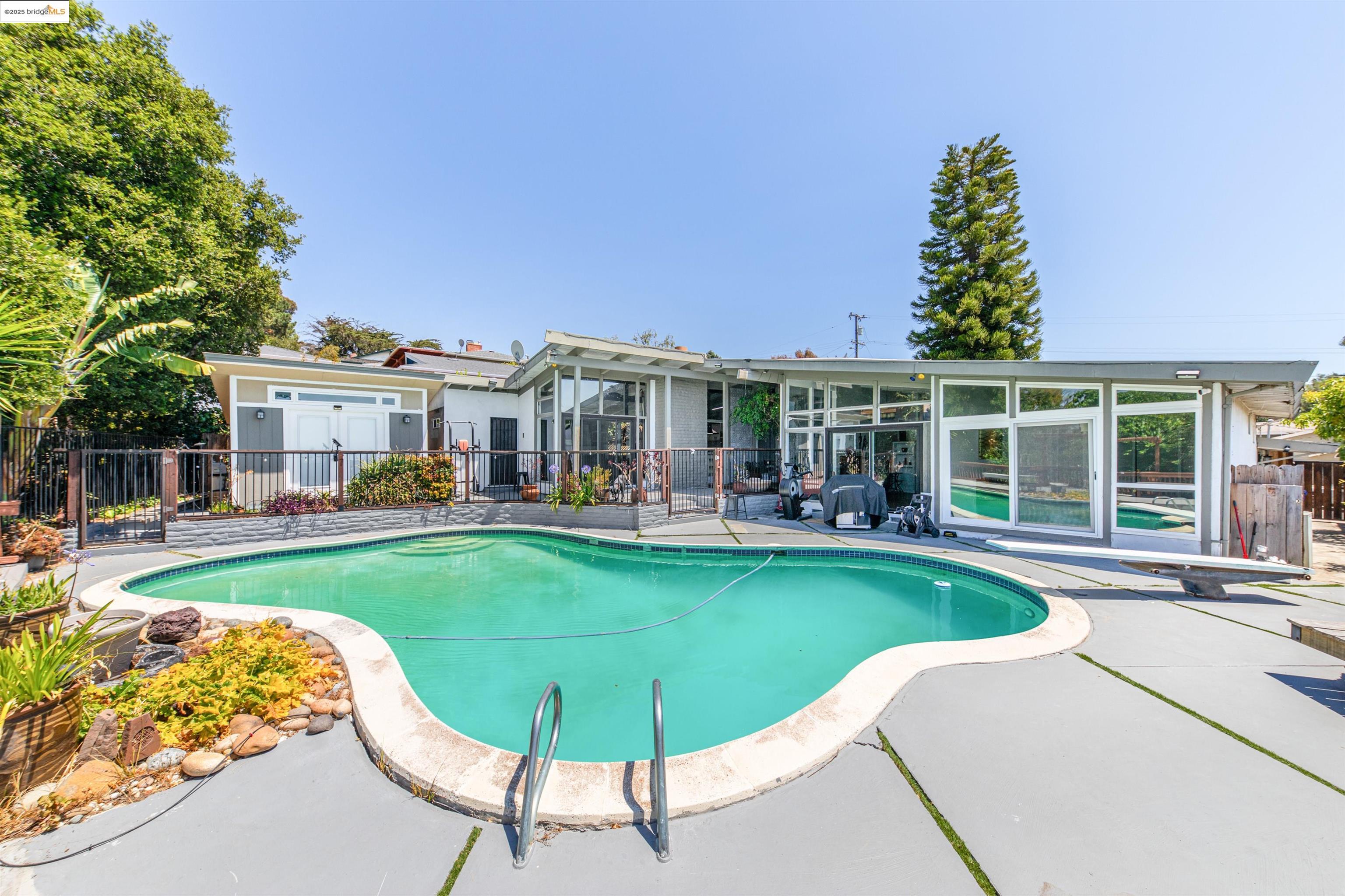 Detail Gallery Image 29 of 37 For Bridle Dr, Hayward,  CA 94541 - 4 Beds | 3 Baths
