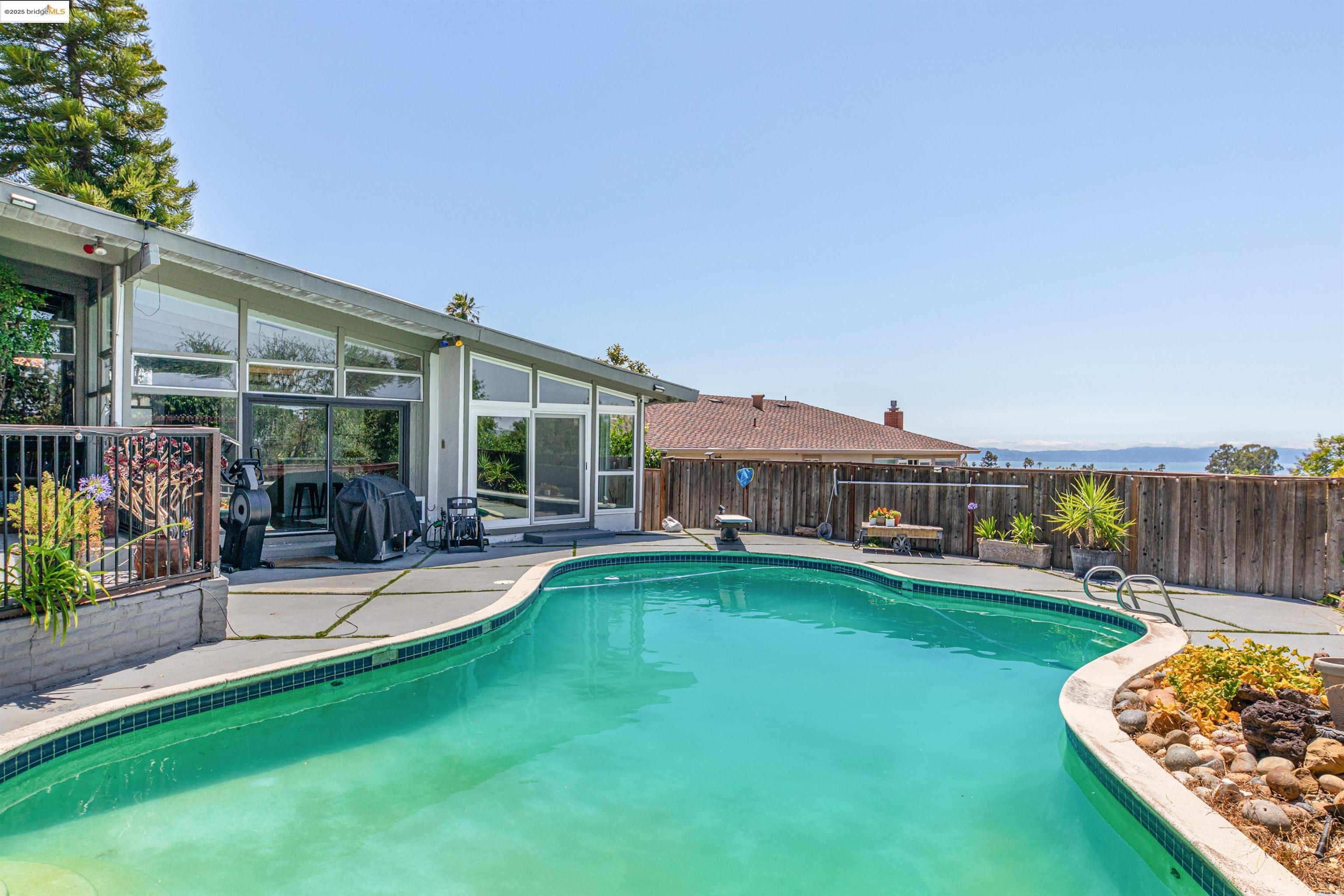 Detail Gallery Image 31 of 37 For Bridle Dr, Hayward,  CA 94541 - 4 Beds | 3 Baths