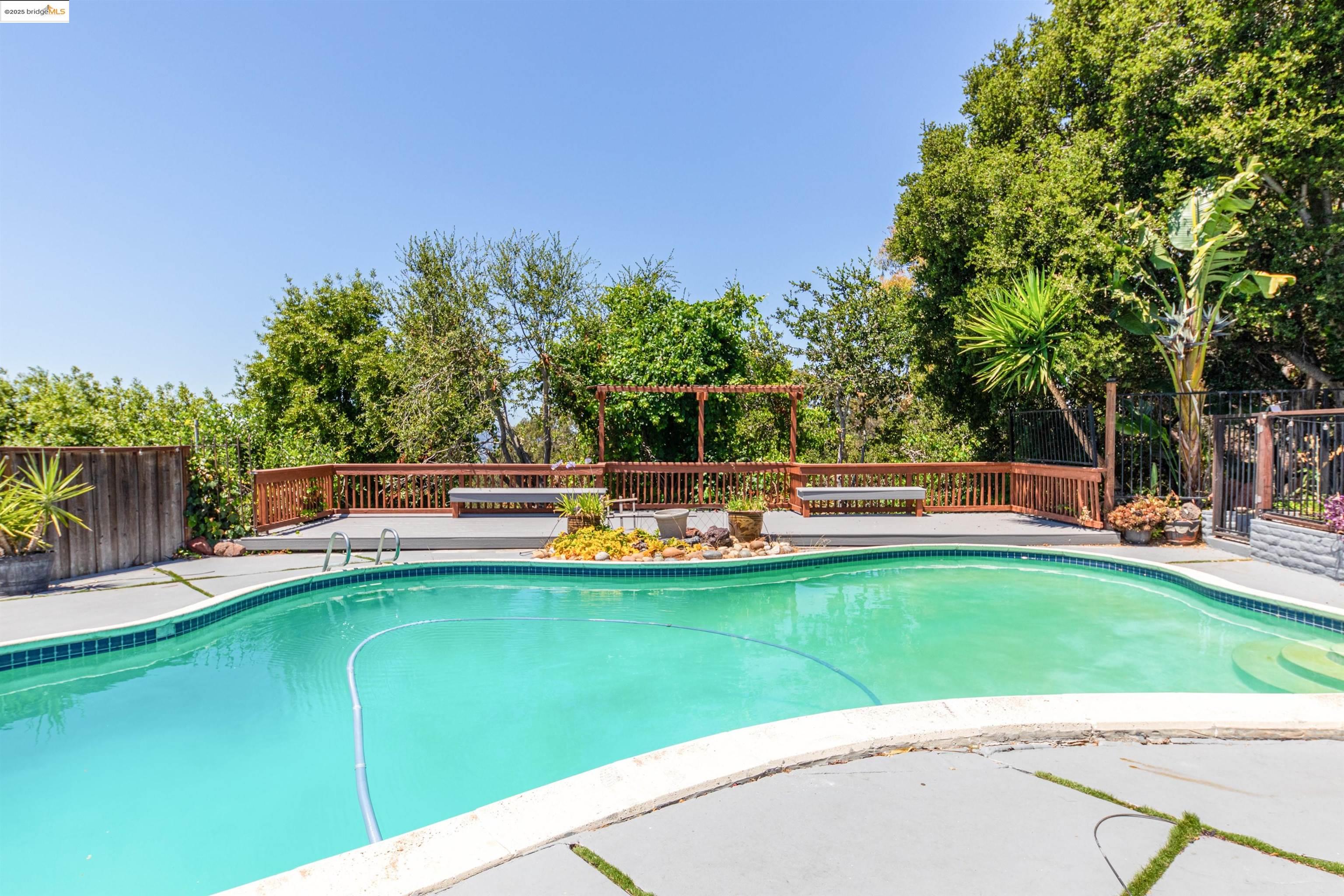 Detail Gallery Image 34 of 37 For Bridle Dr, Hayward,  CA 94541 - 4 Beds | 3 Baths